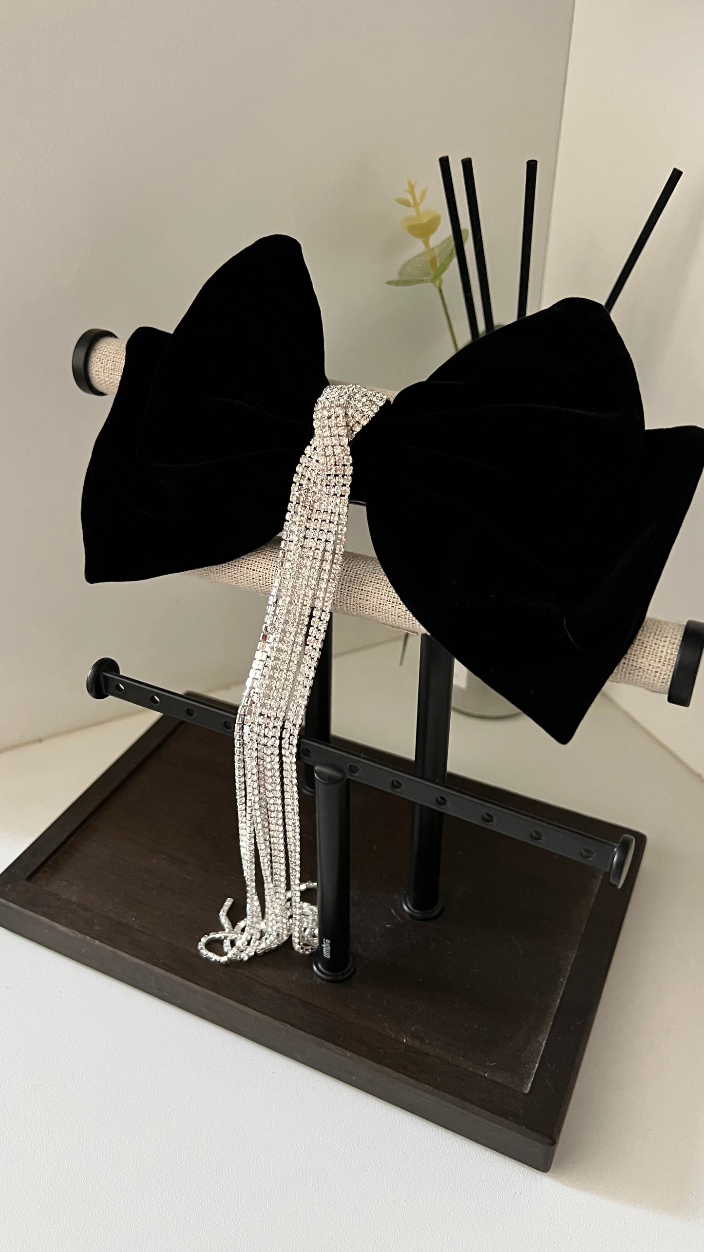 Lazo Negro de terciopelo con brillantes 01504
