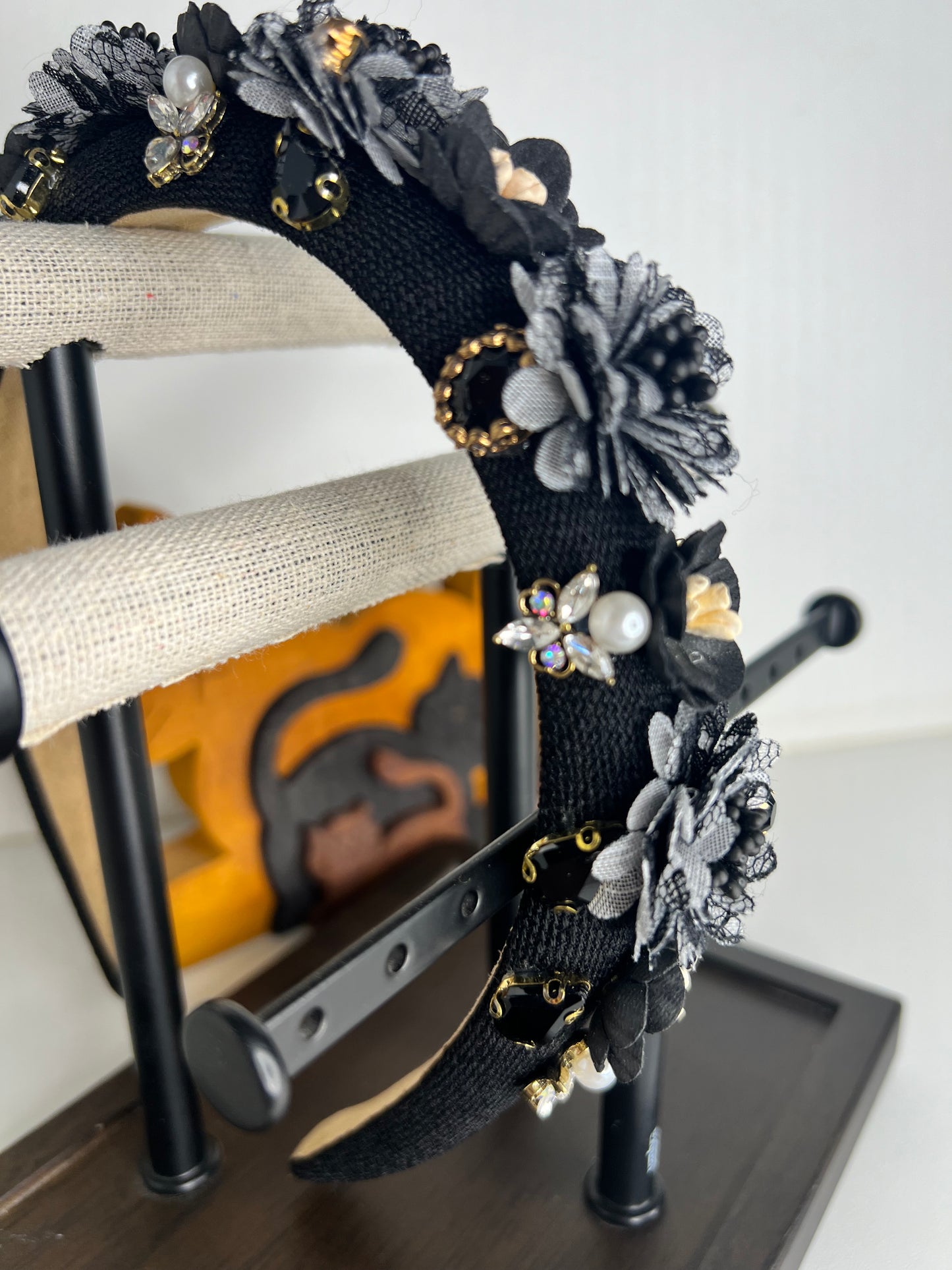Diadema Estilo Barroco con flores 03813