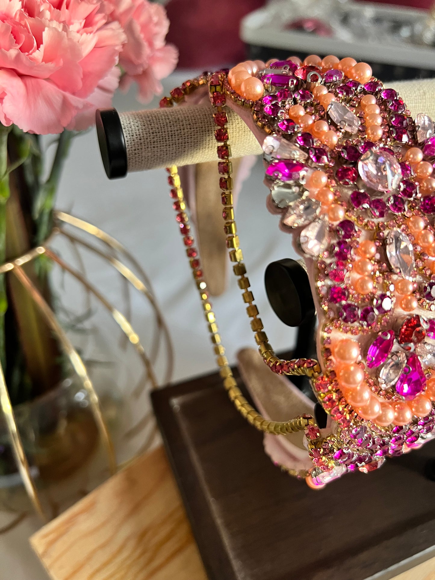 Diadema de zirconia cúbica con diseño de perlas rosadas 03808