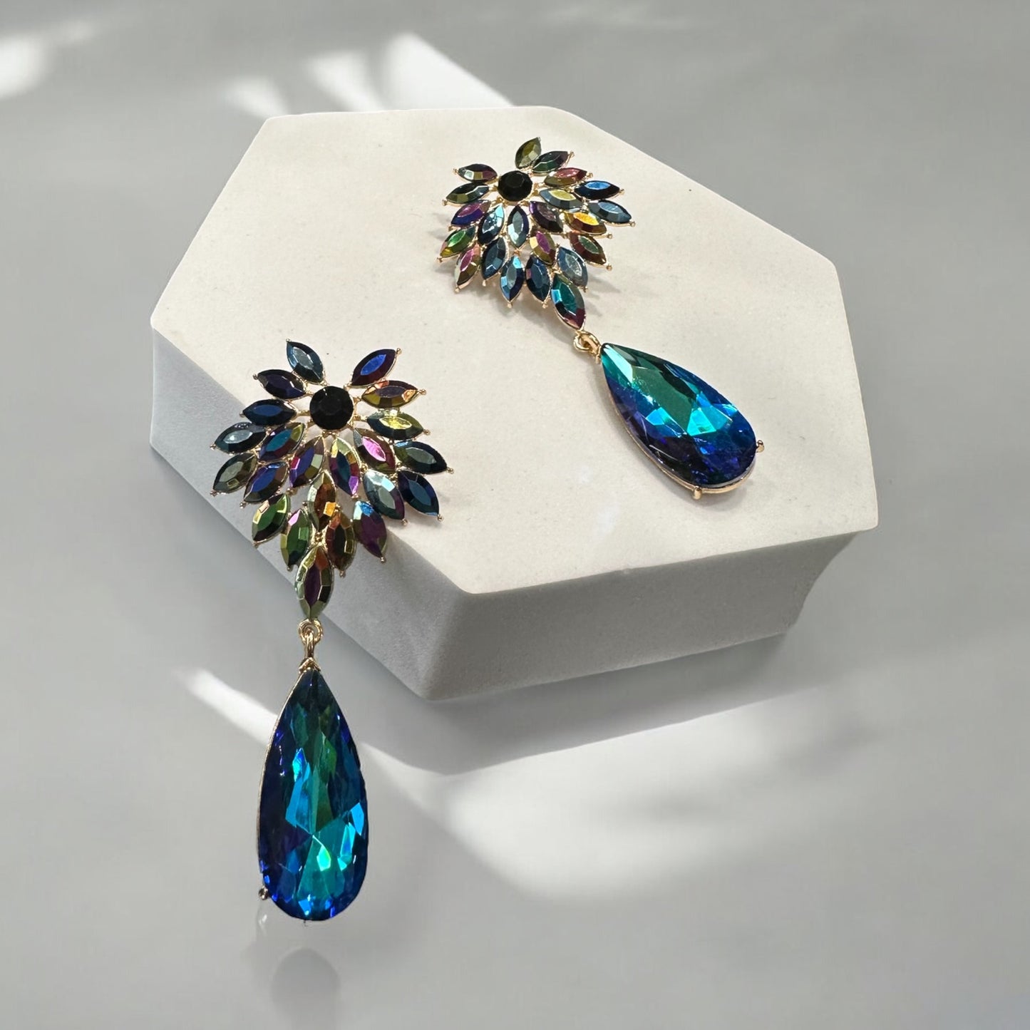 Aretes azules con tonos tornasol