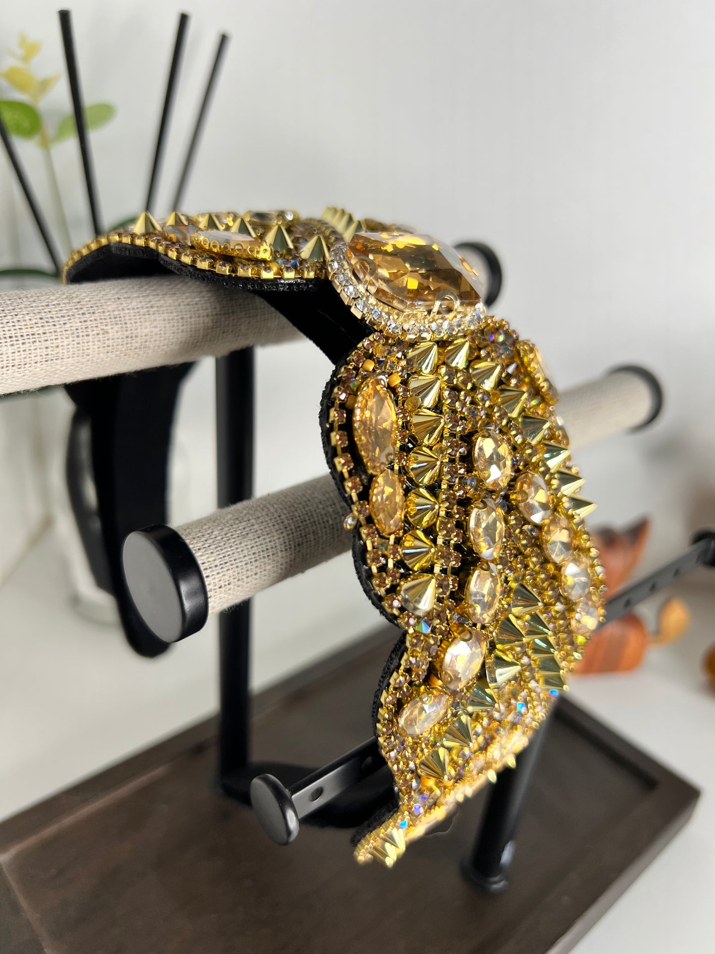 Diadema con remaches estilo barroco 03803