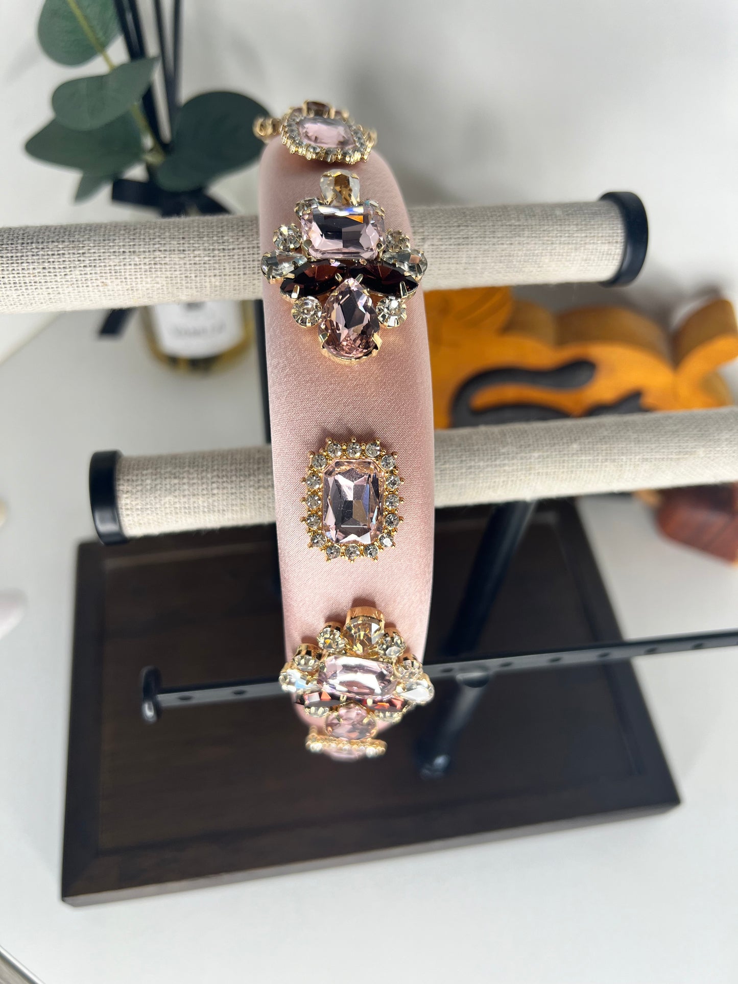 Diadema estilo barroco rosada con piedras 02714