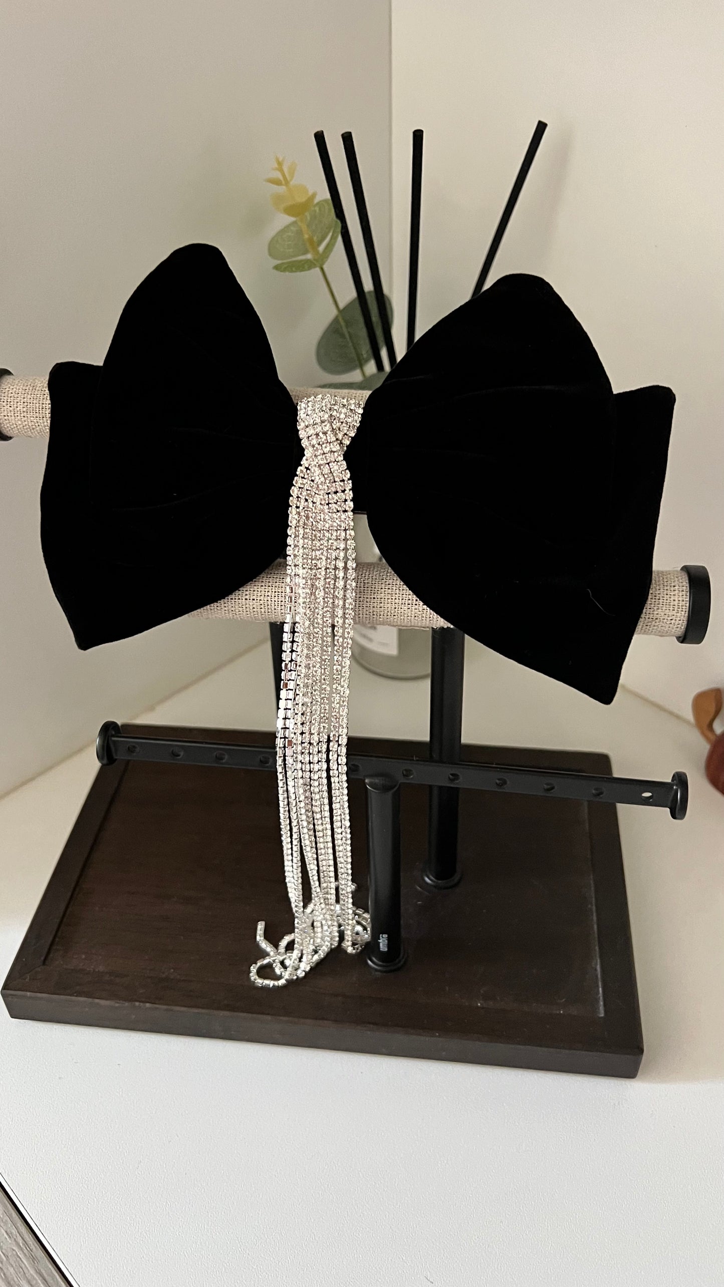 Lazo Negro de terciopelo con brillantes 01504