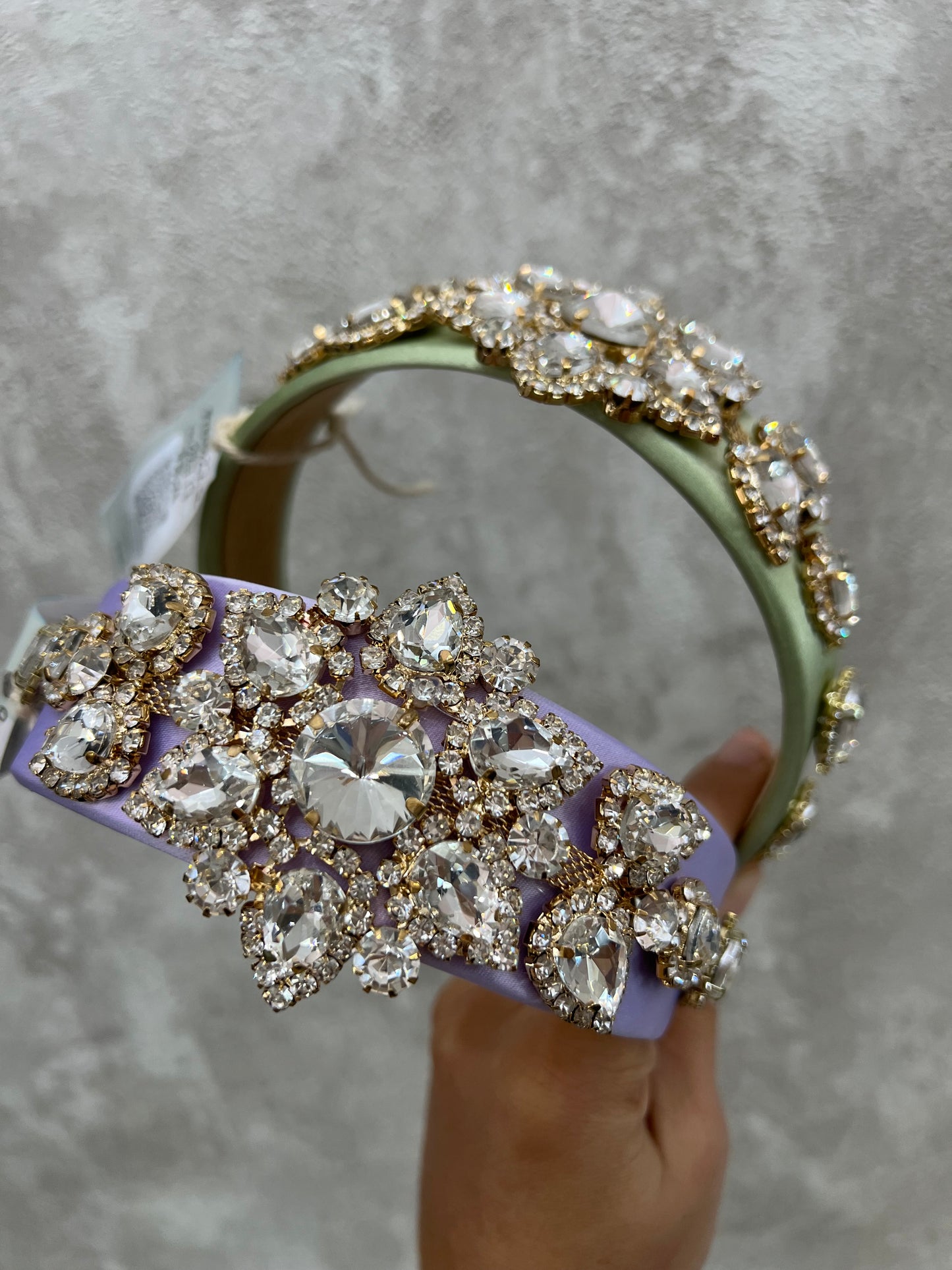 Diadema con apliques en silver y dorado 02717
