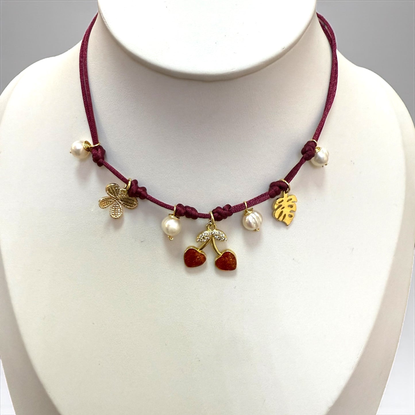 COLLAR - DIJES EN HILO DE SEDA