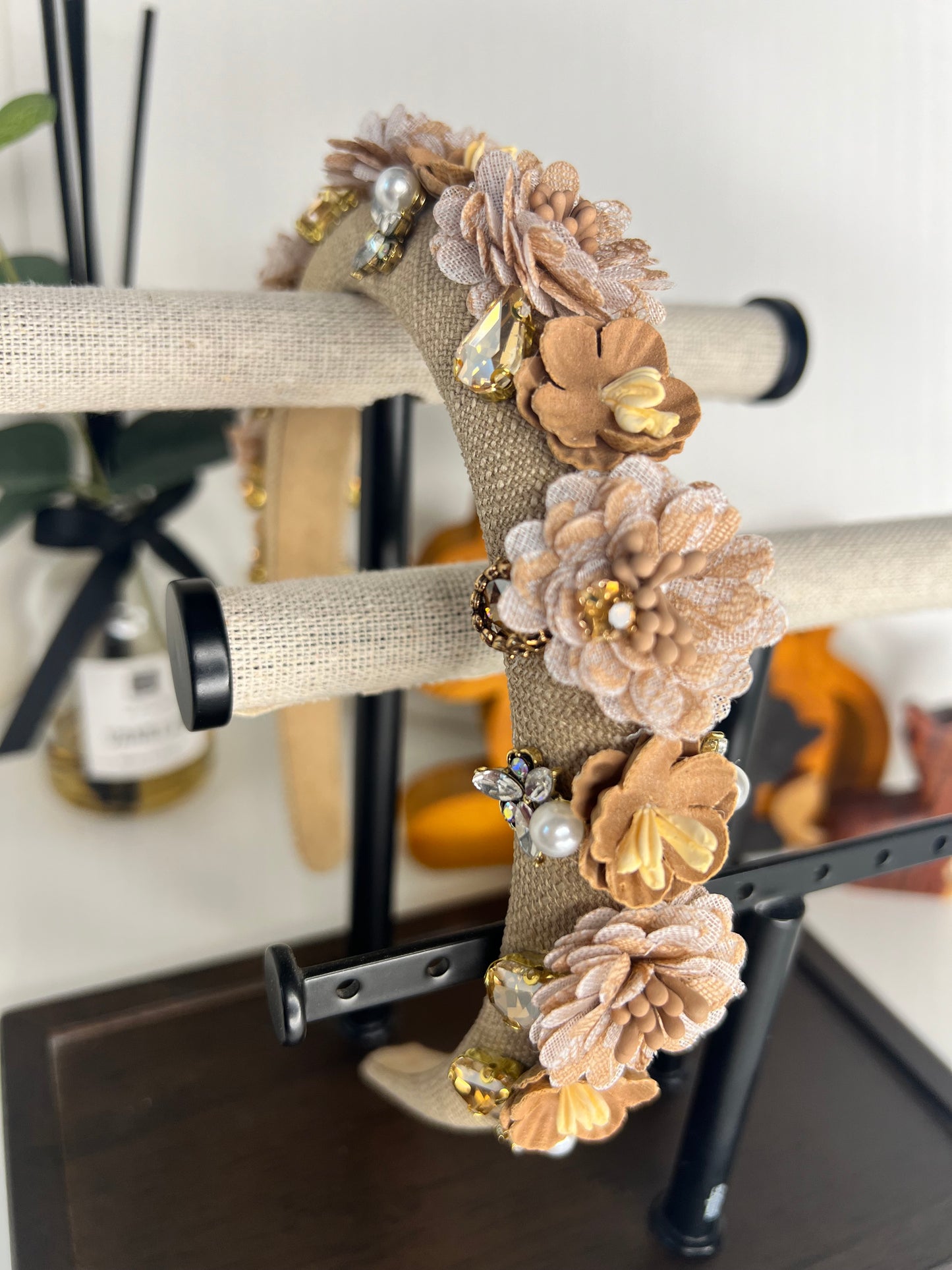 Diadema Estilo Barroco con flores 03813