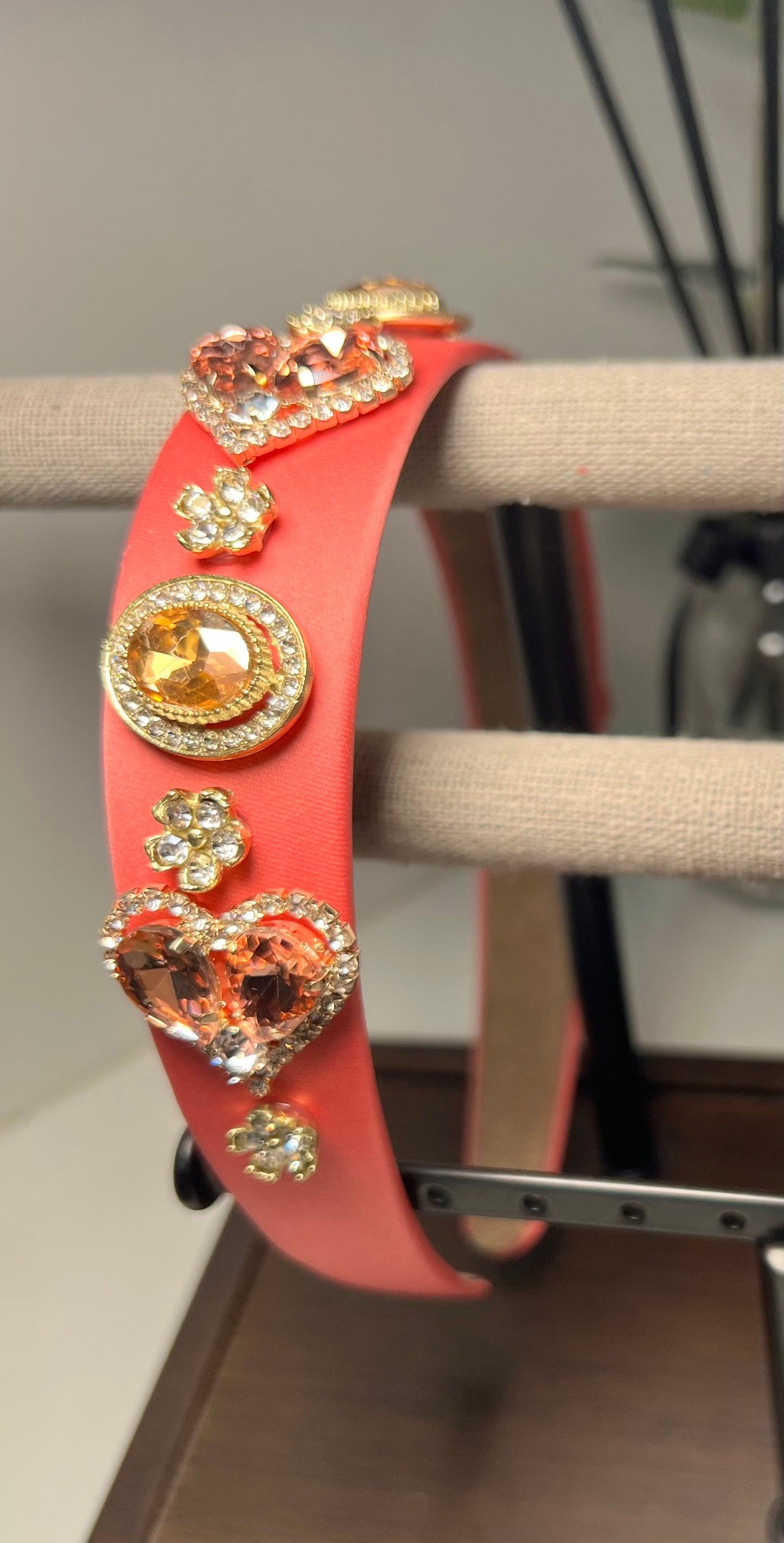 Diadema Decorada Con Pedrería En Forma De Corazón 02701