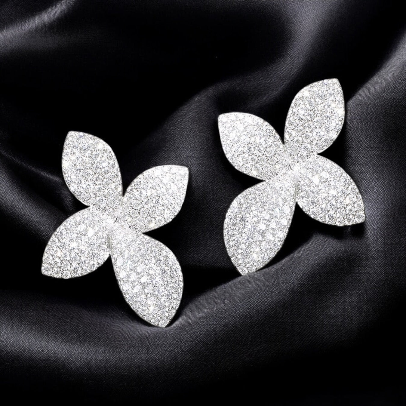 SSB- A480- Aretes estilo Leaves Plateados con Zirconia