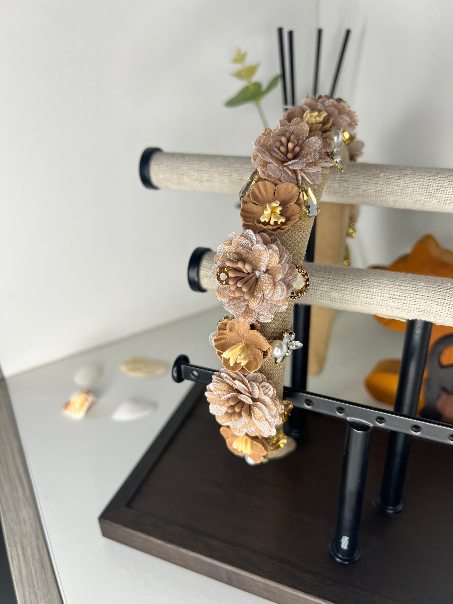 Diadema Estilo Barroco con flores 03813