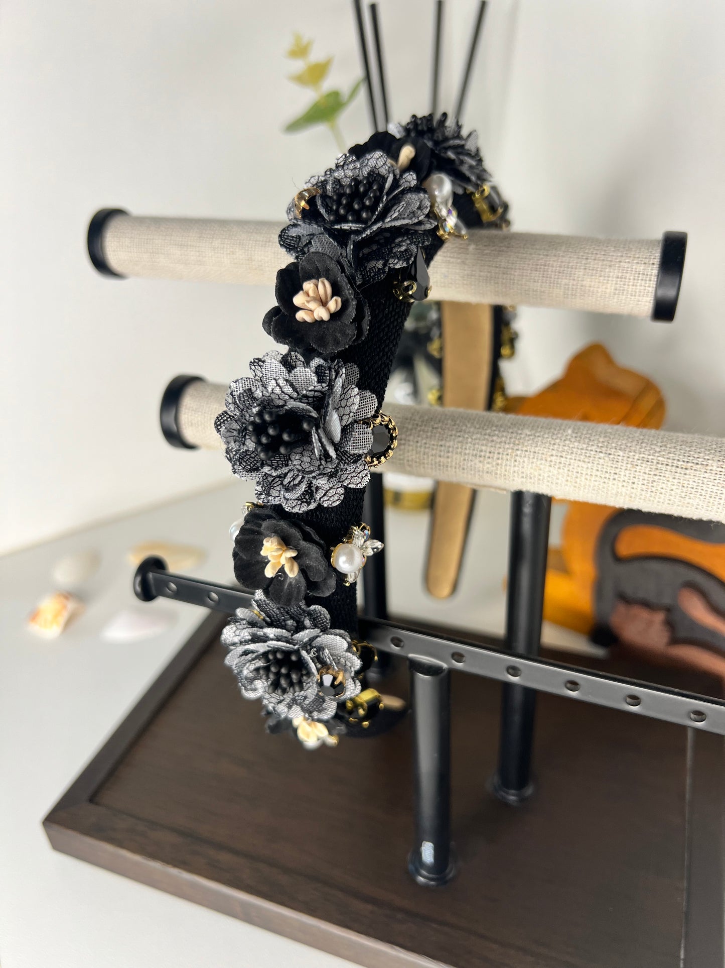 Diadema Estilo Barroco con flores 03813