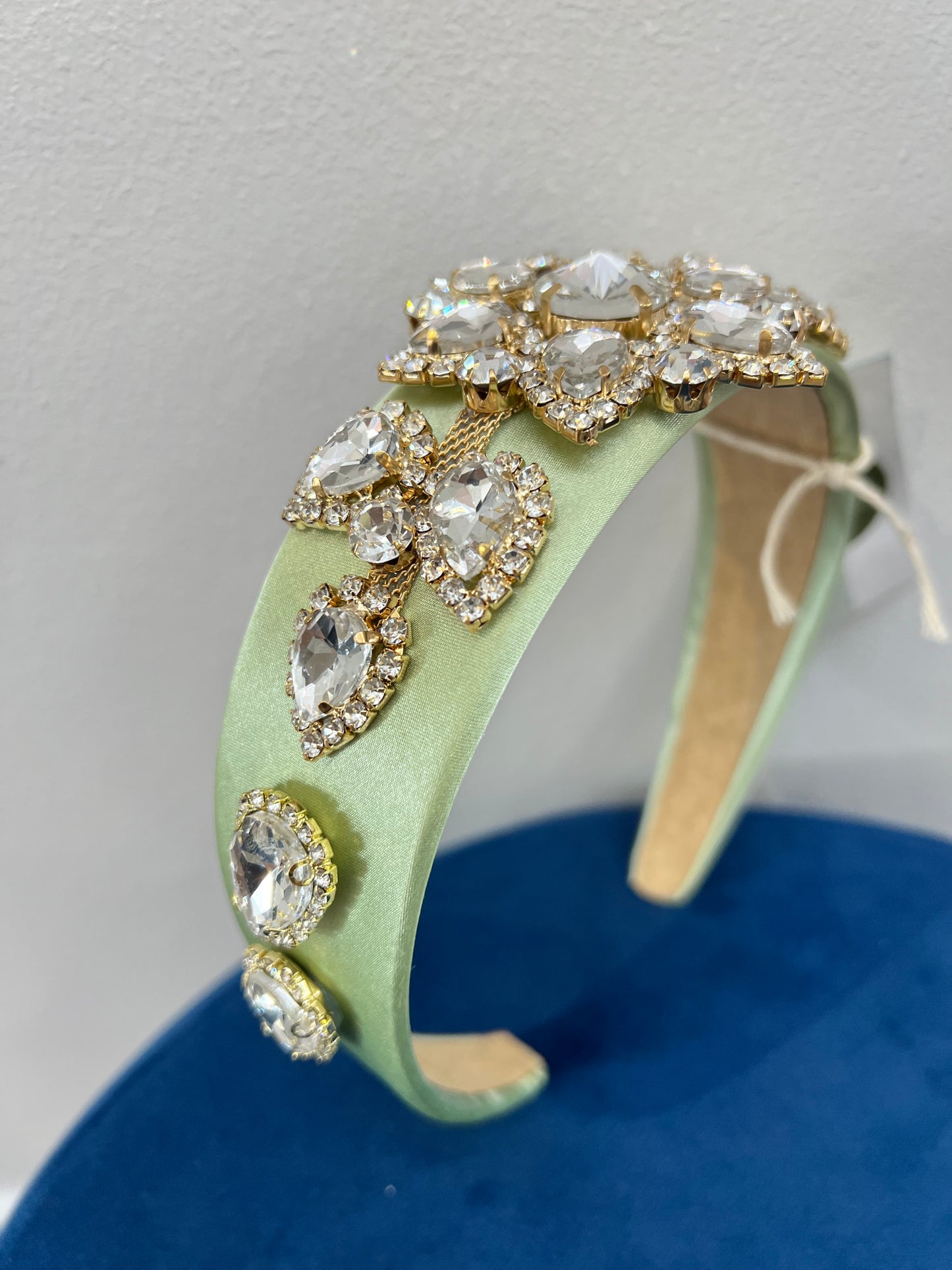 Diadema con apliques en silver y dorado 02717