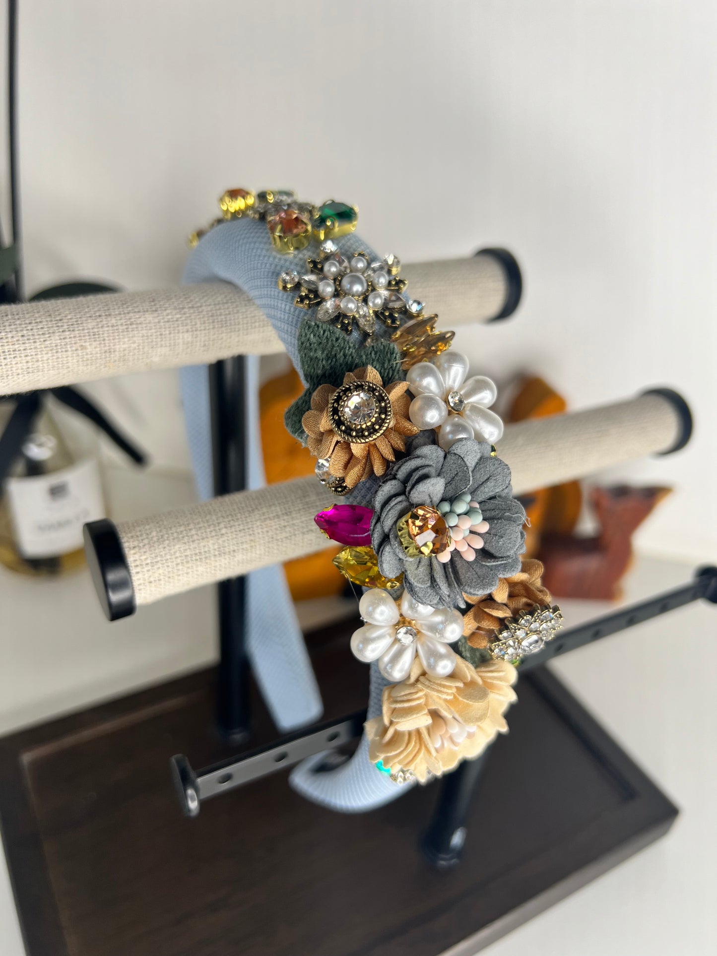 Diadema decorada con flores 03815
