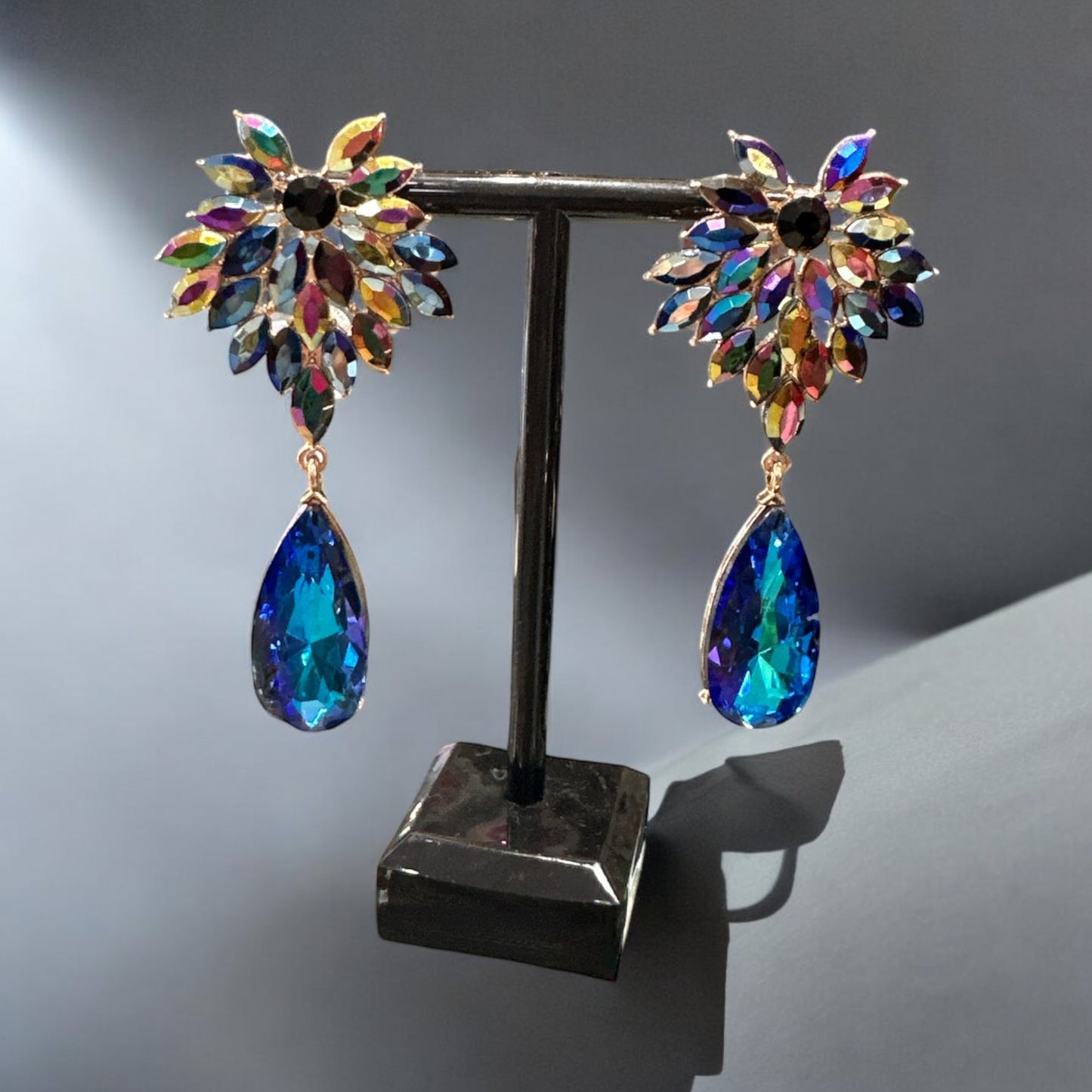 Aretes azules con tonos tornasol