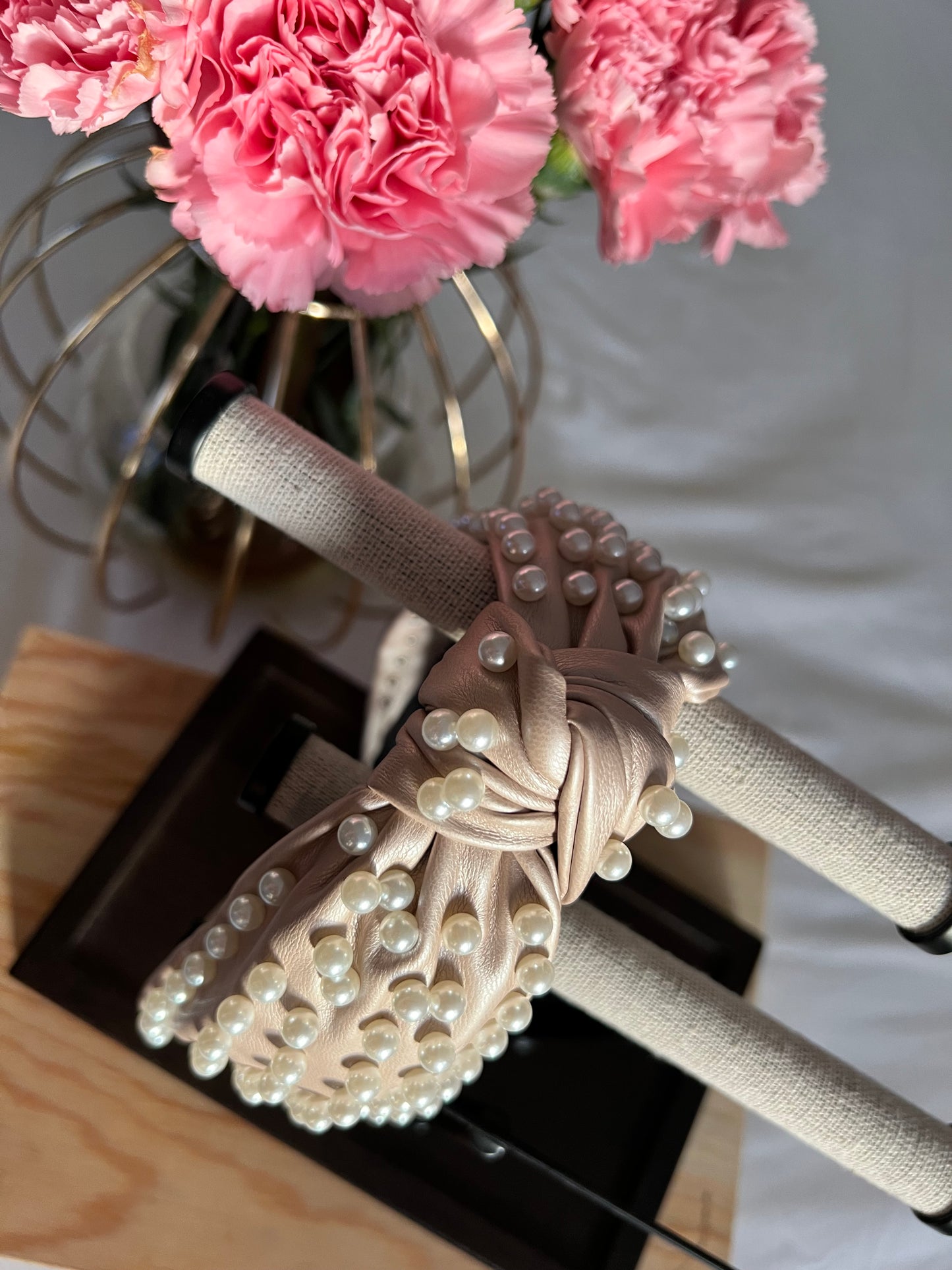 Diadema con perlas y con diseño de nudo 02702