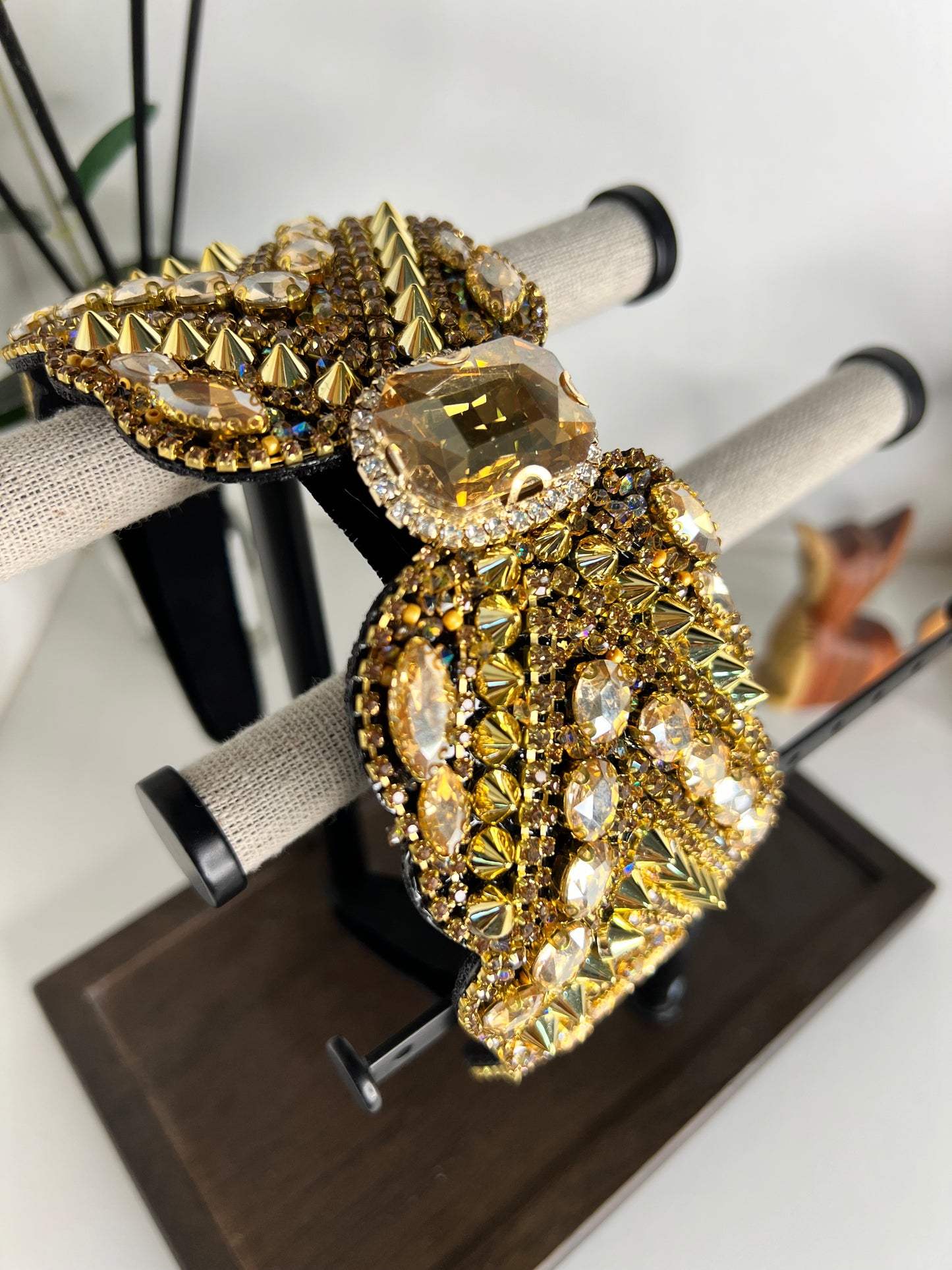 Diadema con remaches estilo barroco 03803