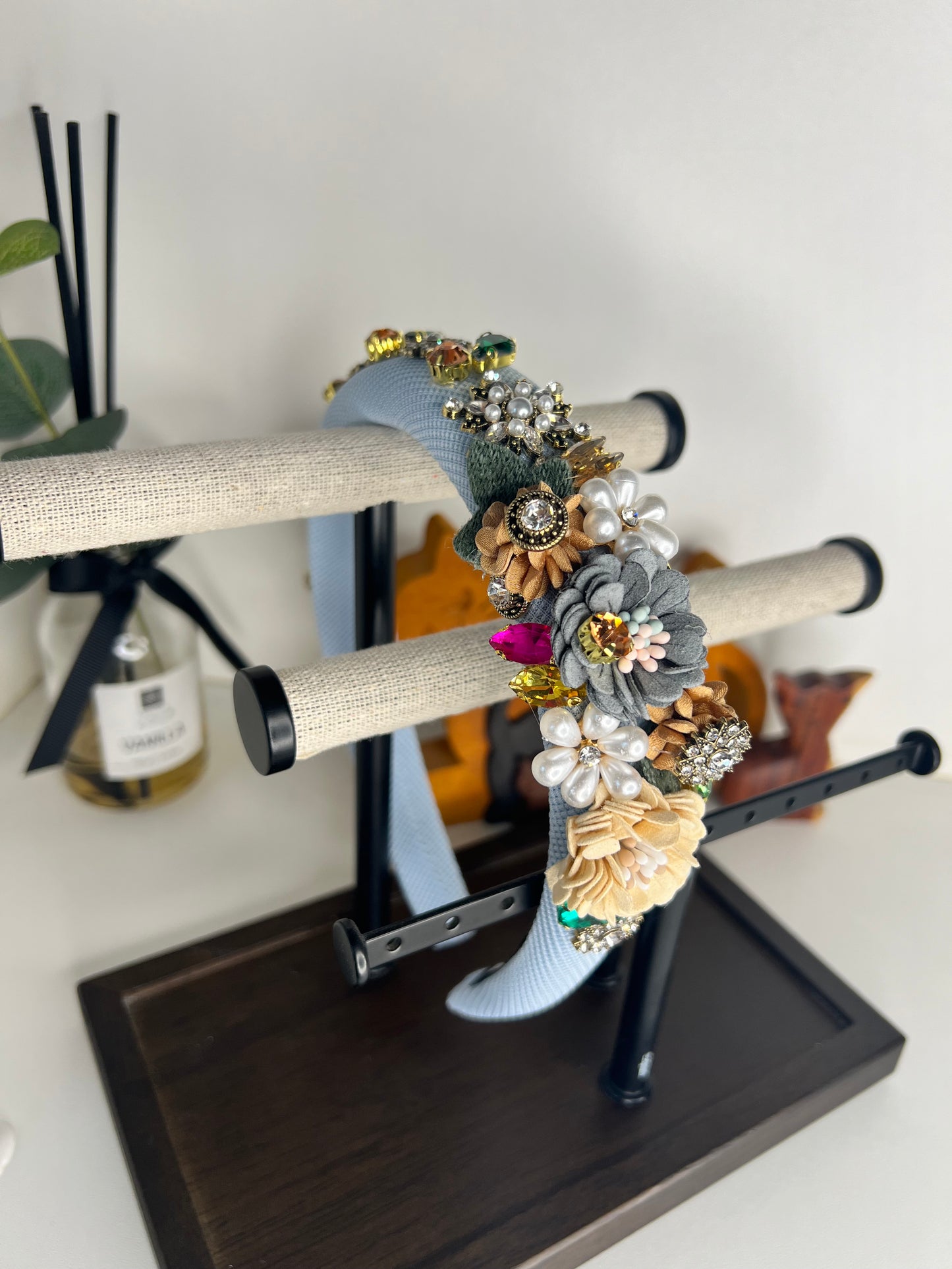 Diadema decorada con flores 03815