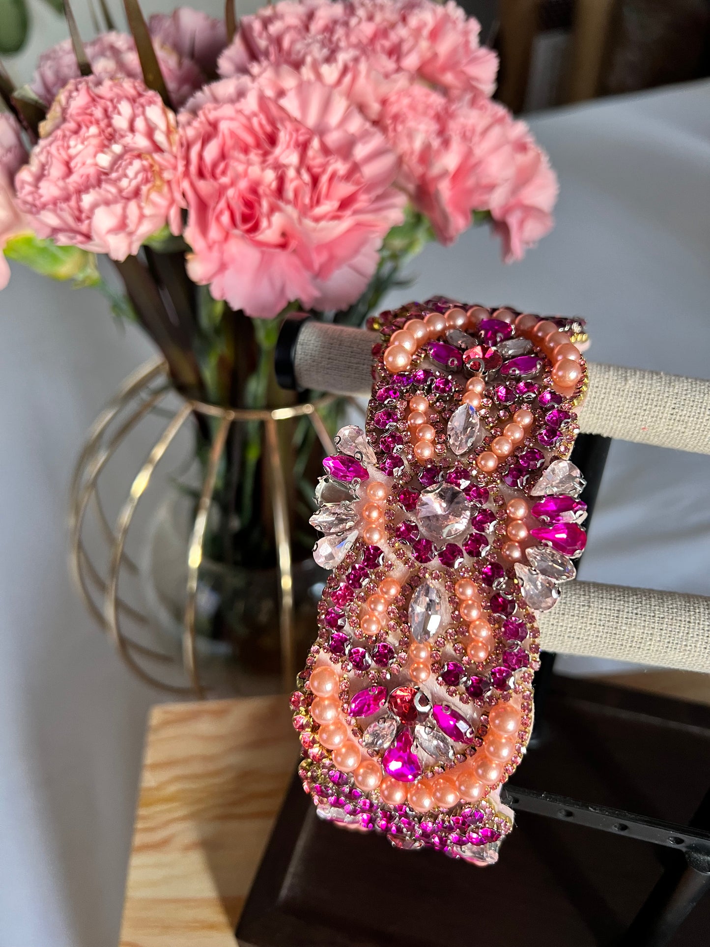 Diadema de zirconia cúbica con diseño de perlas rosadas 03808