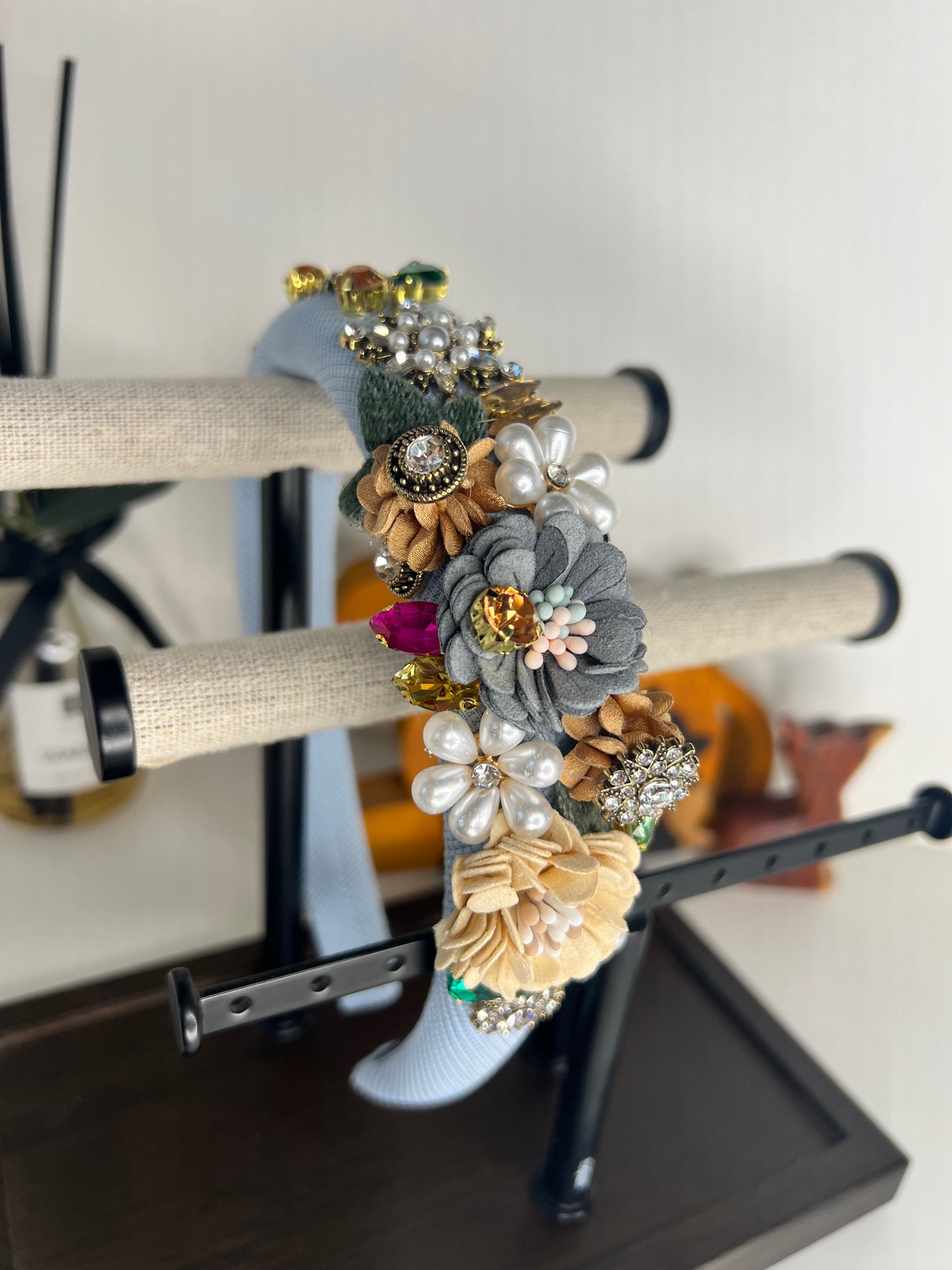 Diadema decorada con flores 03815