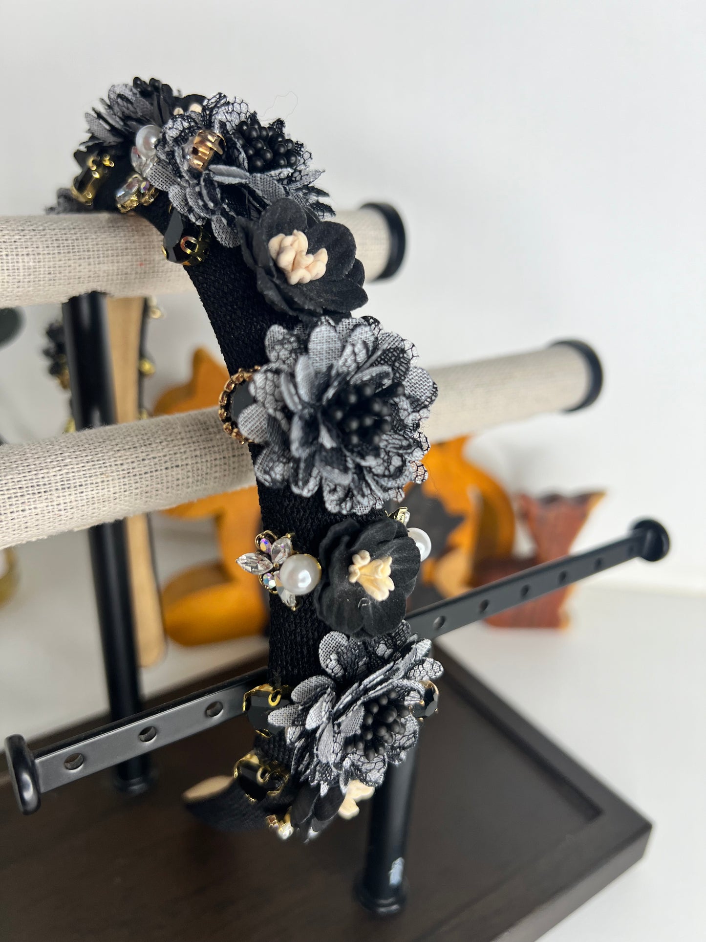 Diadema Estilo Barroco con flores 03813