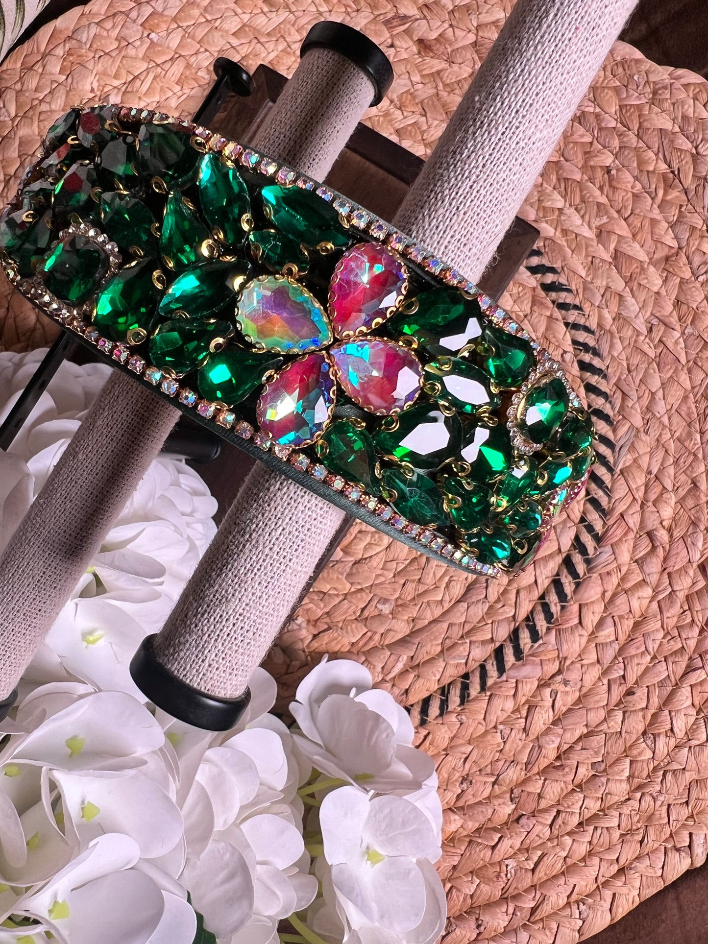 Diadema con gemas rosas en forma de flor 02725