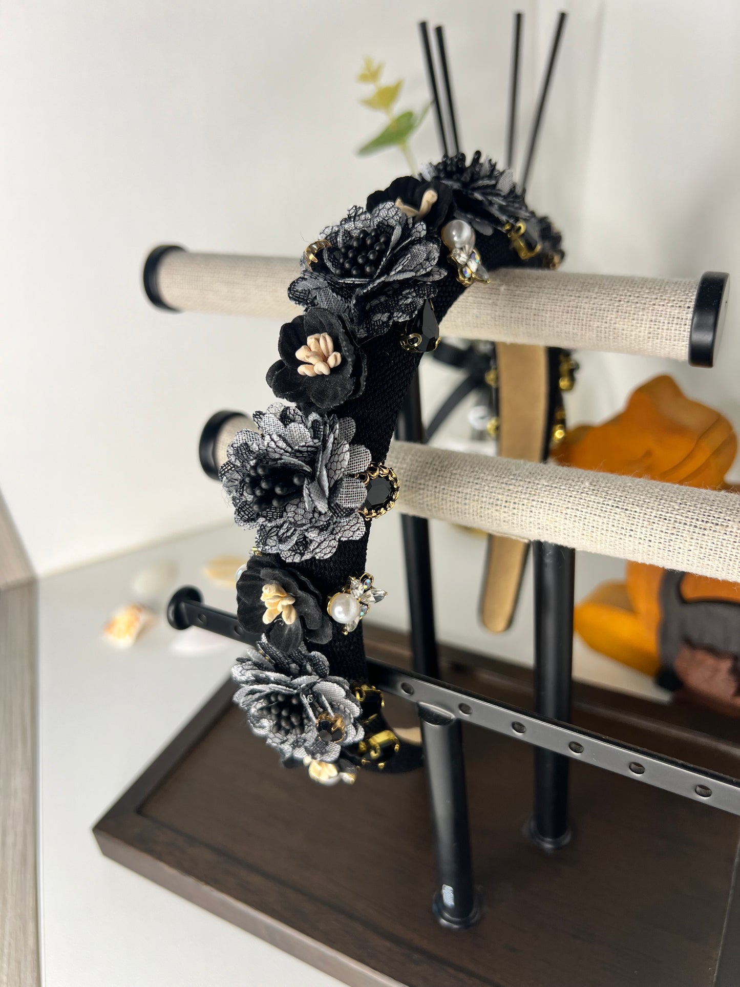 Diadema Estilo Barroco con flores 03813