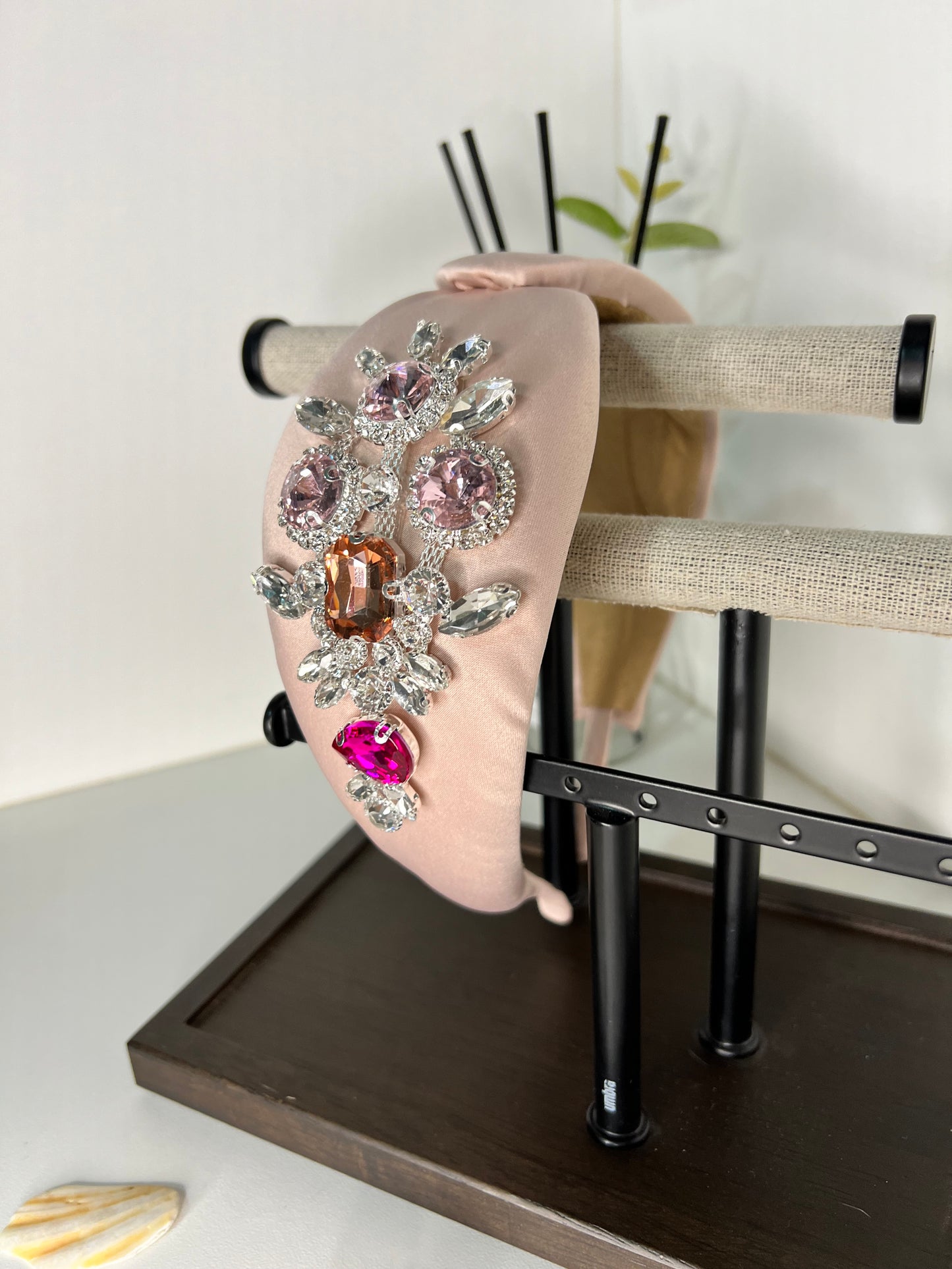 Diadema con diseño de Gema rosada 03804