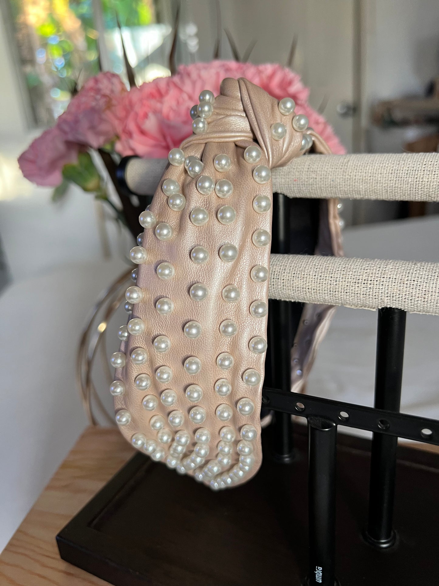 Diadema con perlas y con diseño de nudo 02702