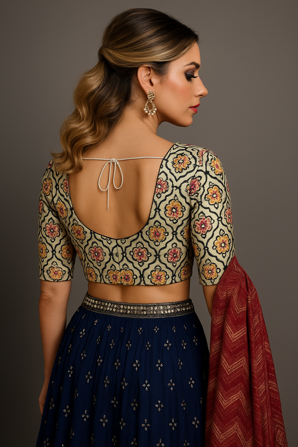 Alquiler Lehenga Azul Noche con Blusa Estampada y Dupatta Vino