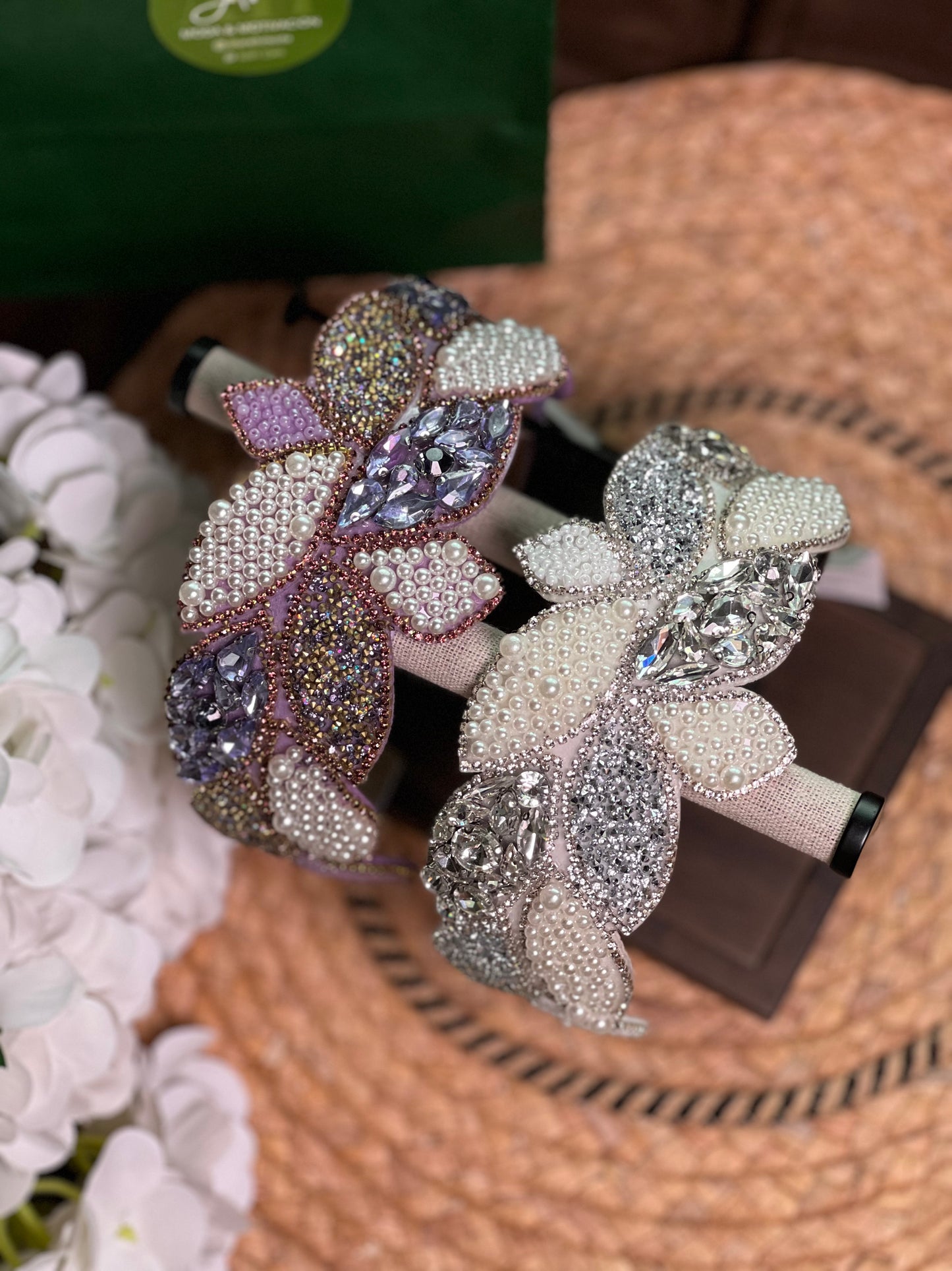 Diadema estilo barroco con diseño de hojas 04001