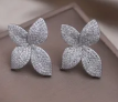 SSB- A480- Aretes estilo Leaves Plateados con Zirconia
