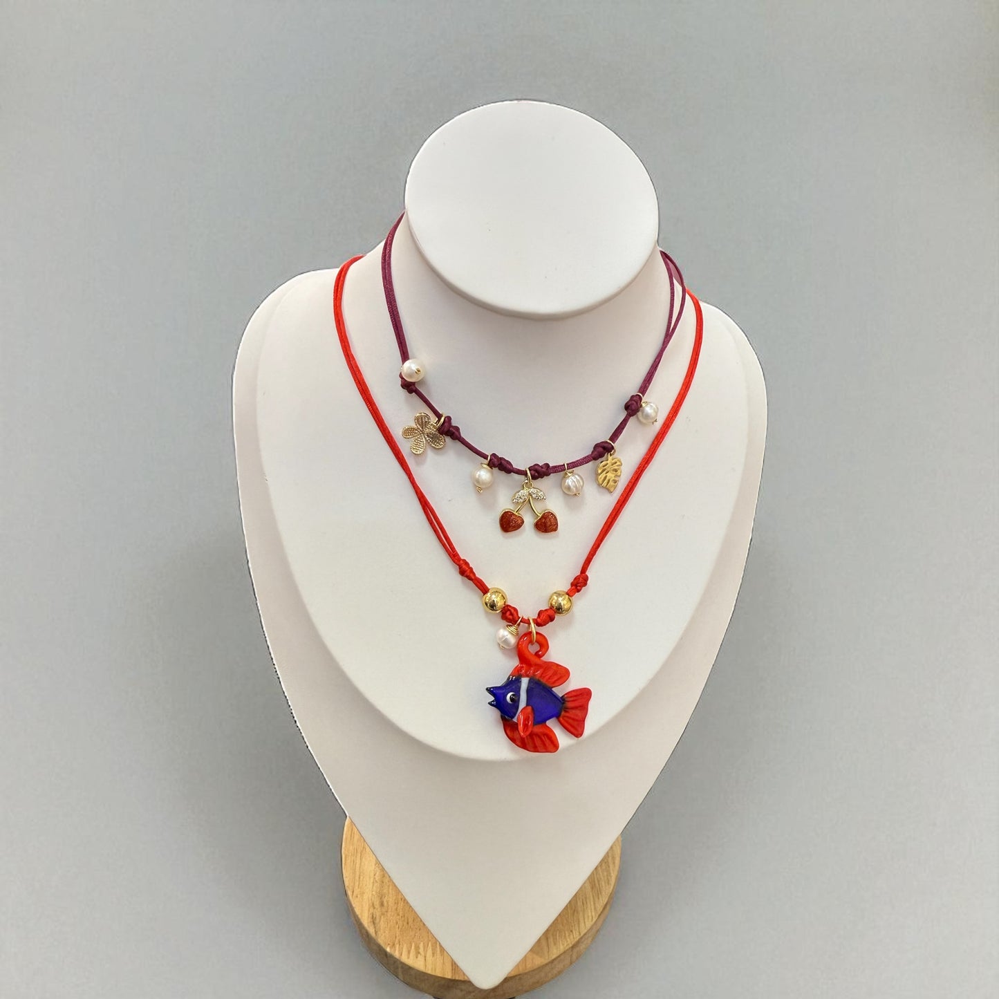 COLLAR - DIJES EN HILO DE SEDA