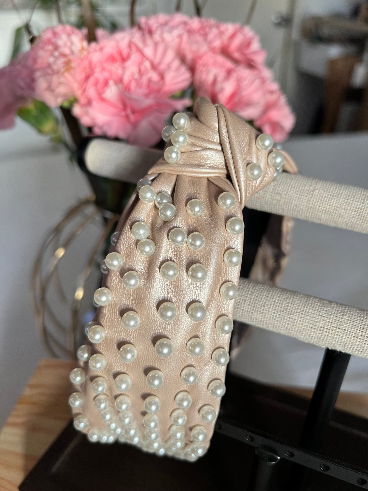 Diadema con perlas y con diseño de nudo 02702
