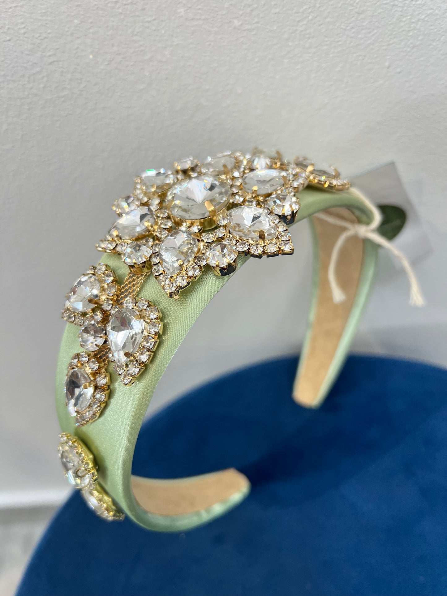 Diadema con apliques en silver y dorado 02717