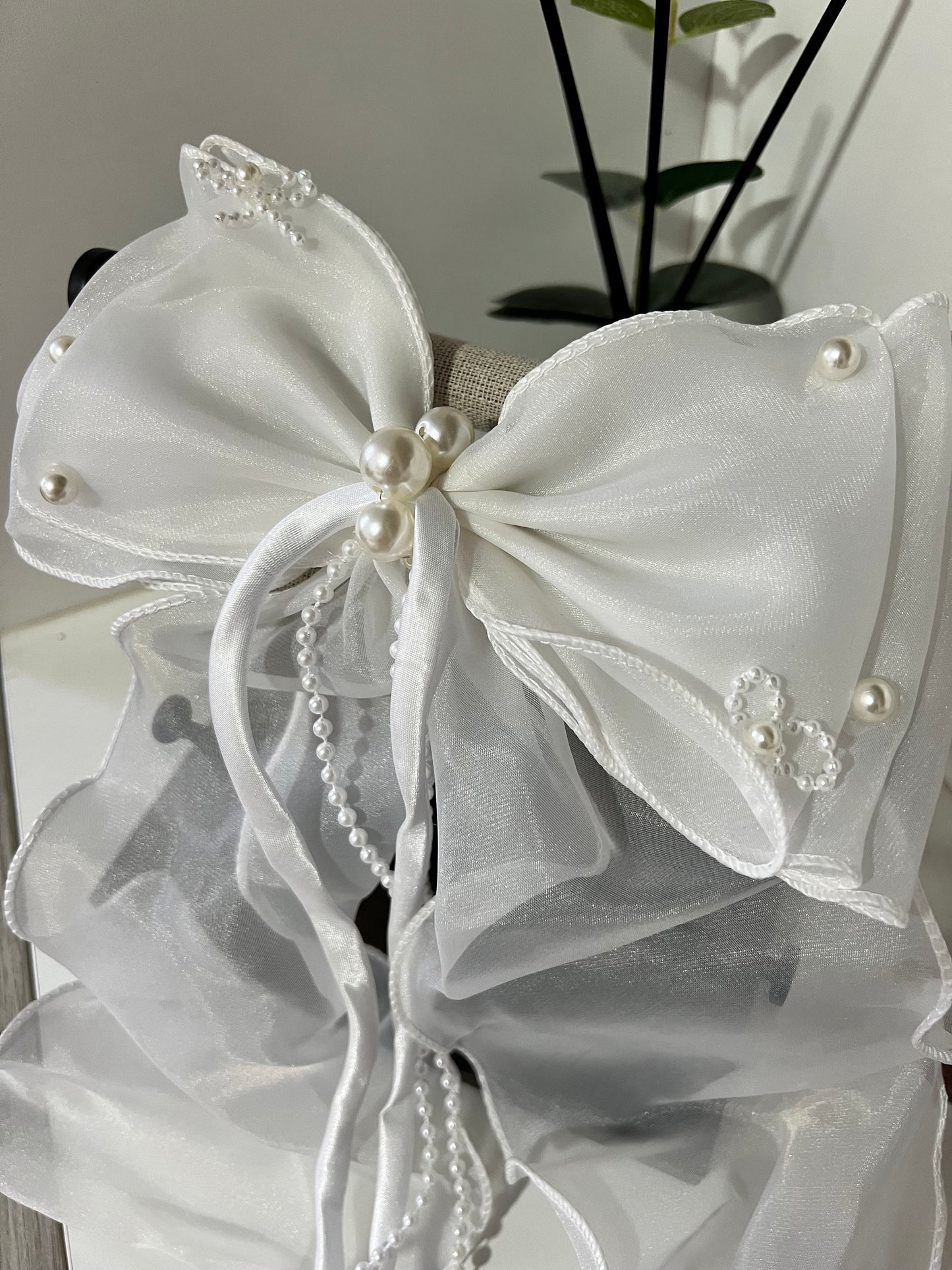 Lazo Blanco largo con perlas 01503