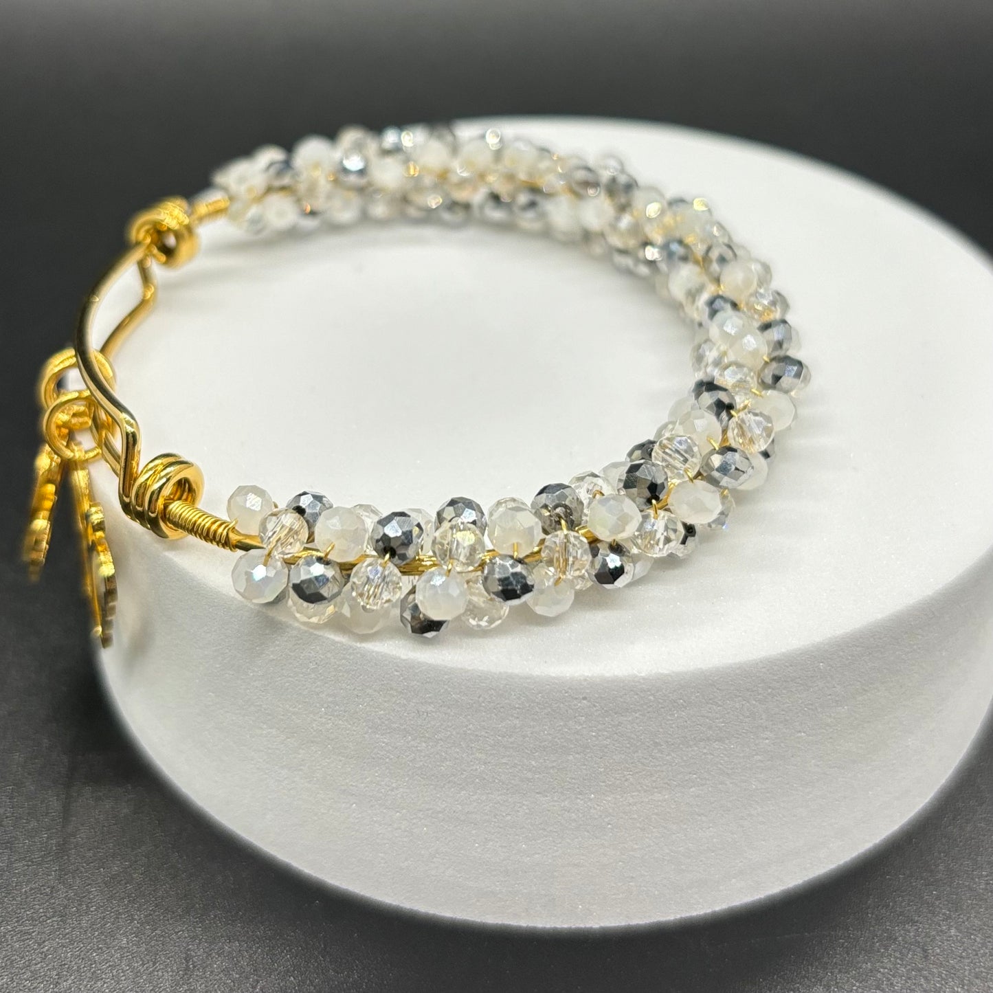 Pulceras Handmade en tono gris y plateado