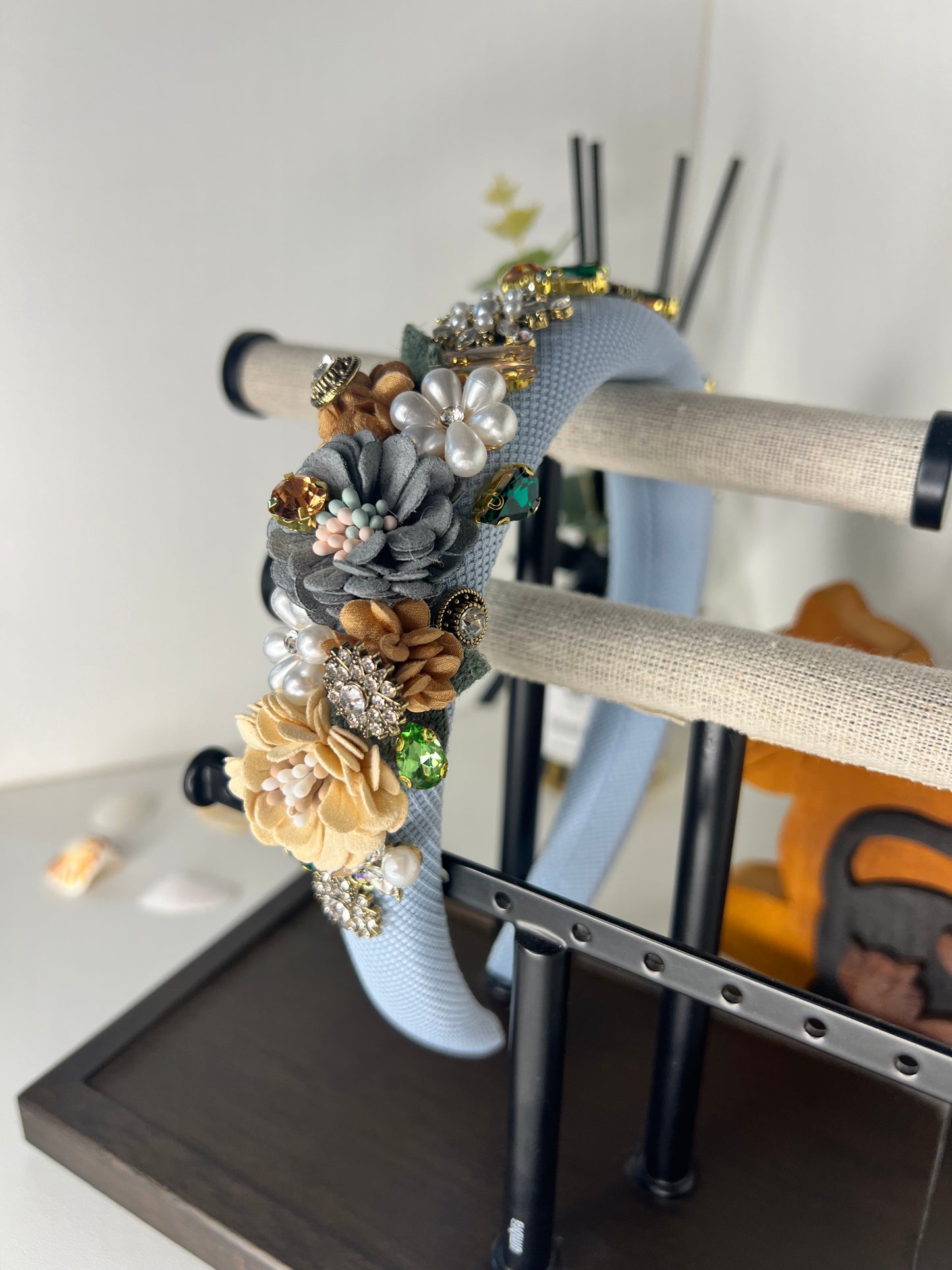 Diadema decorada con flores 03815