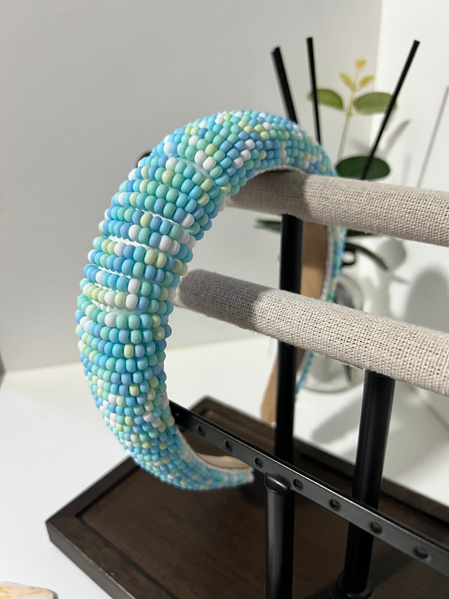 Diadema con cuentas de colores 02716