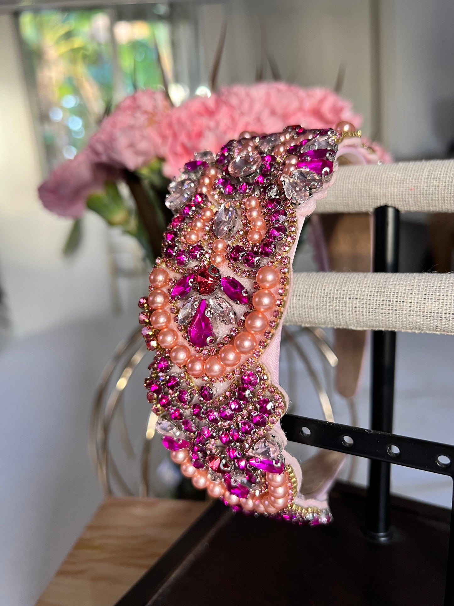 Diadema de zirconia cúbica con diseño de perlas rosadas 03808