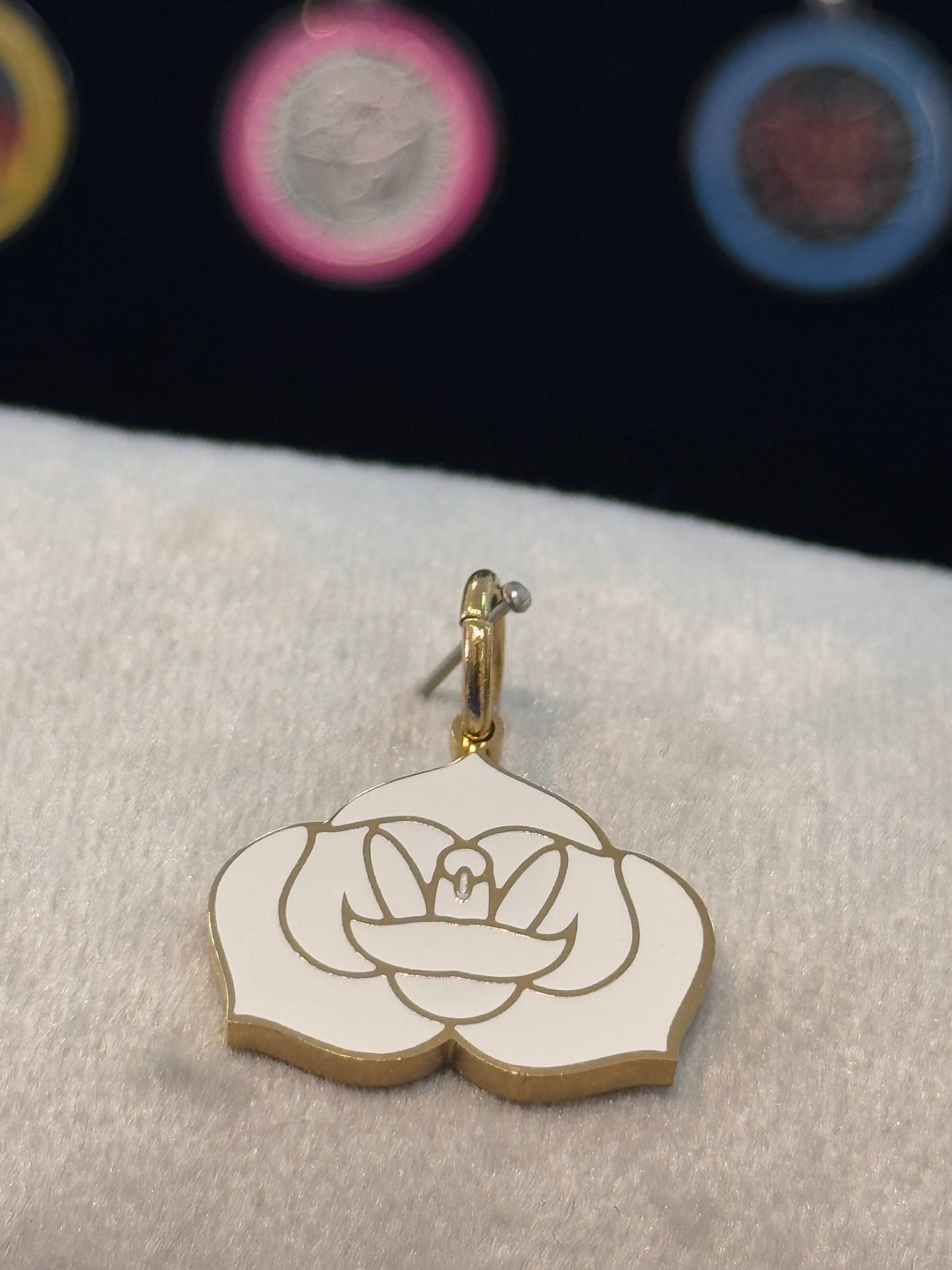 DIJE FLOR DEL ESPÍRITU SANTO