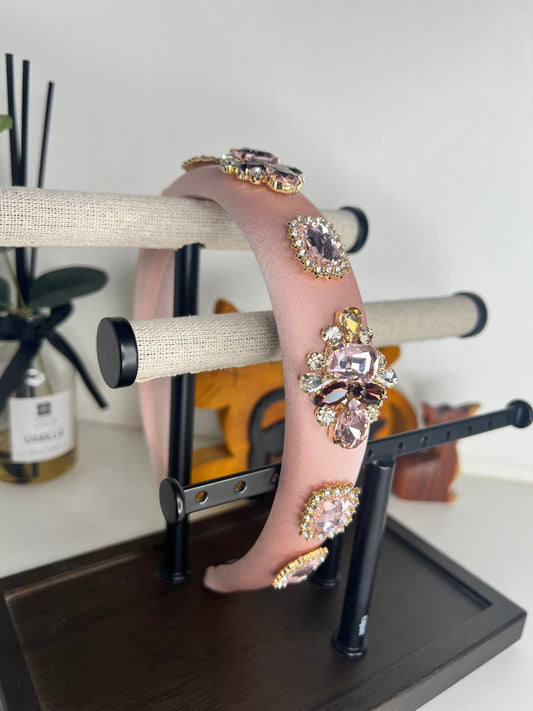 Diadema estilo barroco rosada con piedras 02714