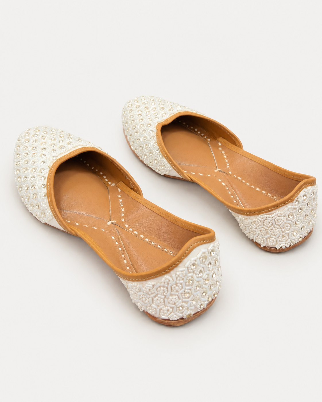 Alquiler Juttis Blancas- Zapatos de la India