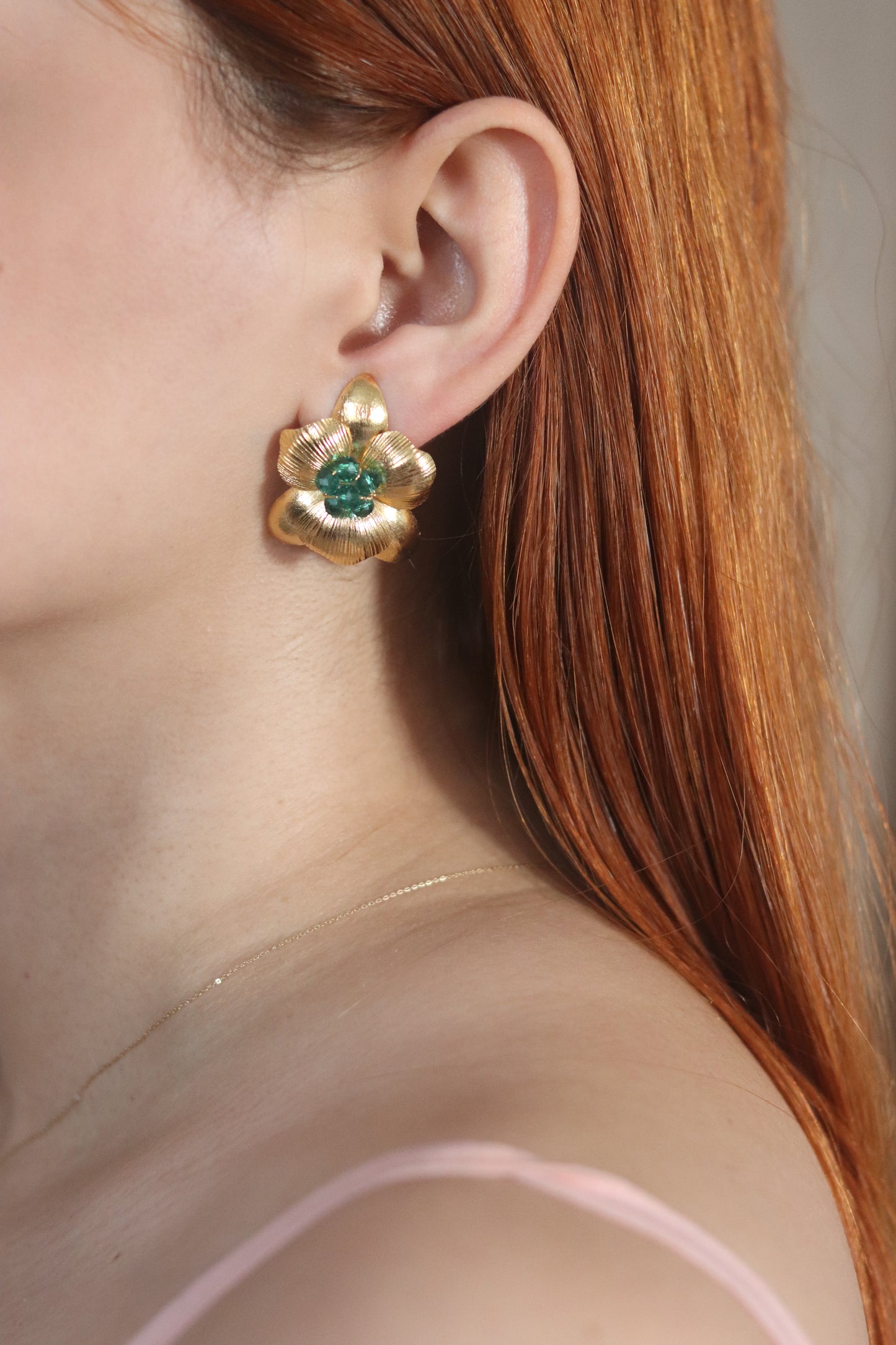 Topos de flor con cristales verdes