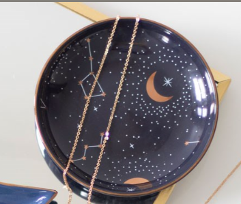 Platito cerámico decorado con símbolos astrológicos
