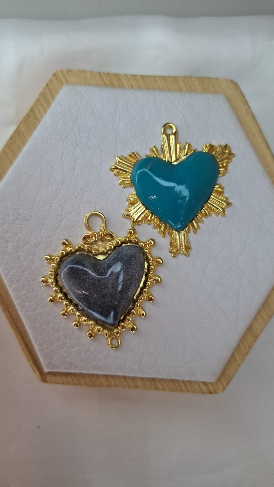 DIJE CORAZON COLORES BOLDE CON DESTELLOS