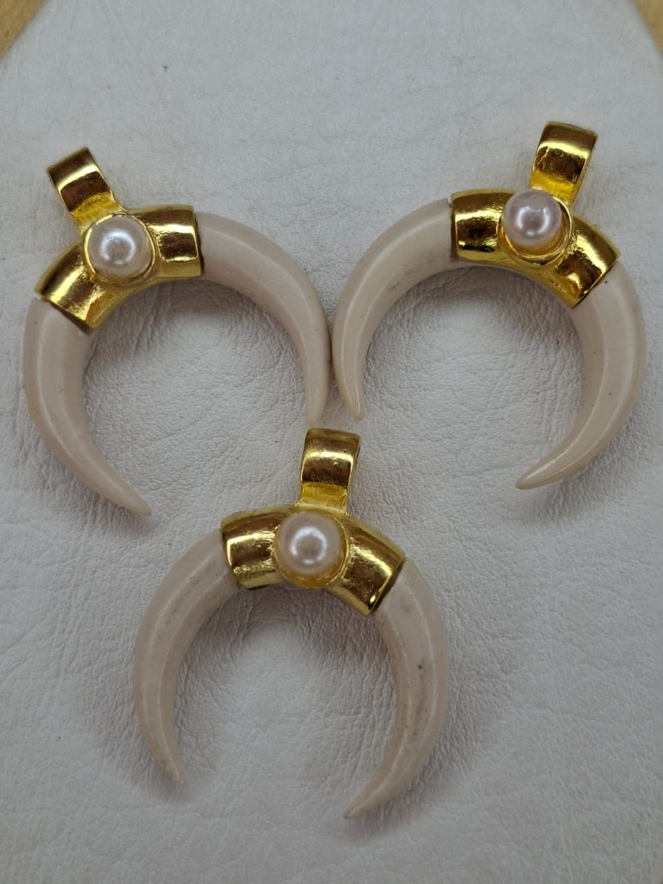 DIJE CUERNO PEQUEÑO MEDIA LUNA