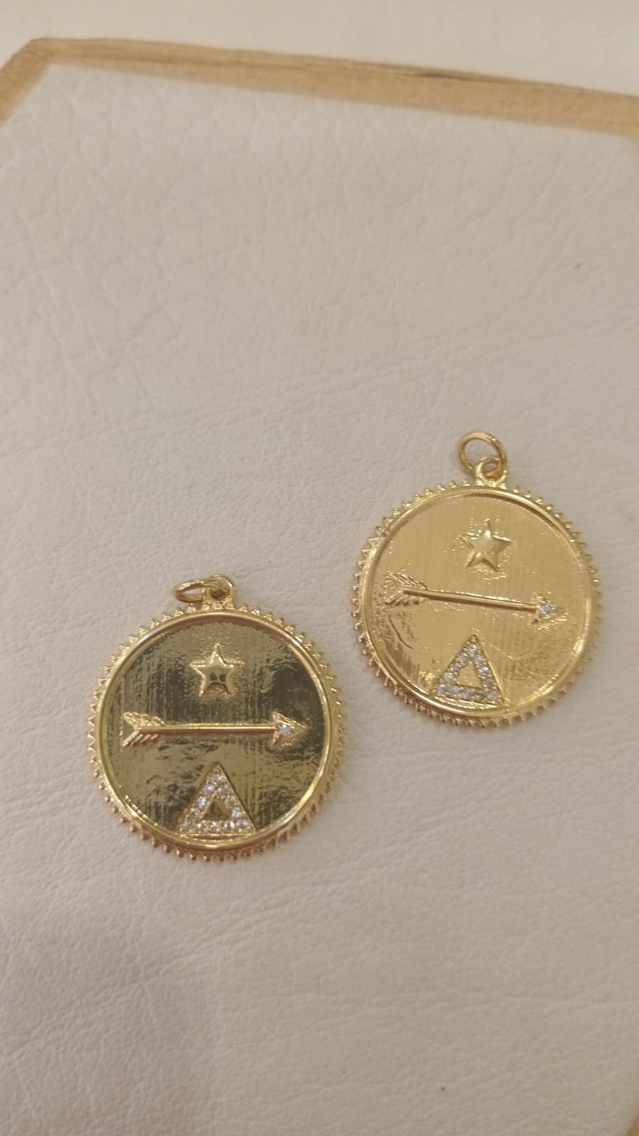 DIJE TIPO PLAQUITA, FLECHA