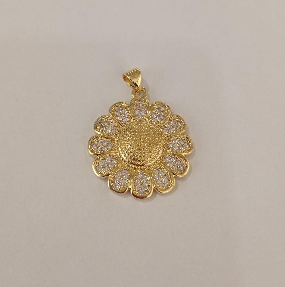 DIJE FLOR DOCE PETALOS CON CIRCONES Y CENTRO CON BOLITAS