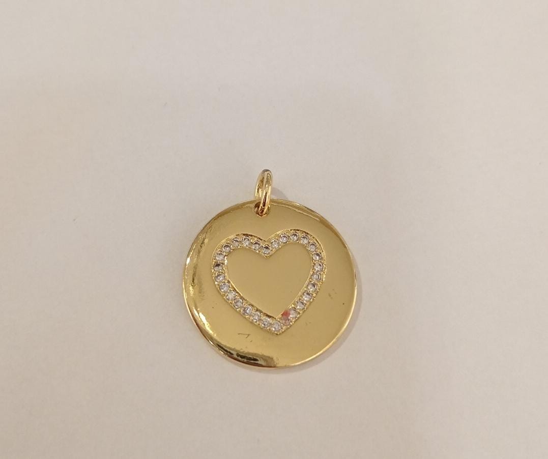 DIJE CIRCULAR CON SILUETA DE CIRCON EN CORAZON