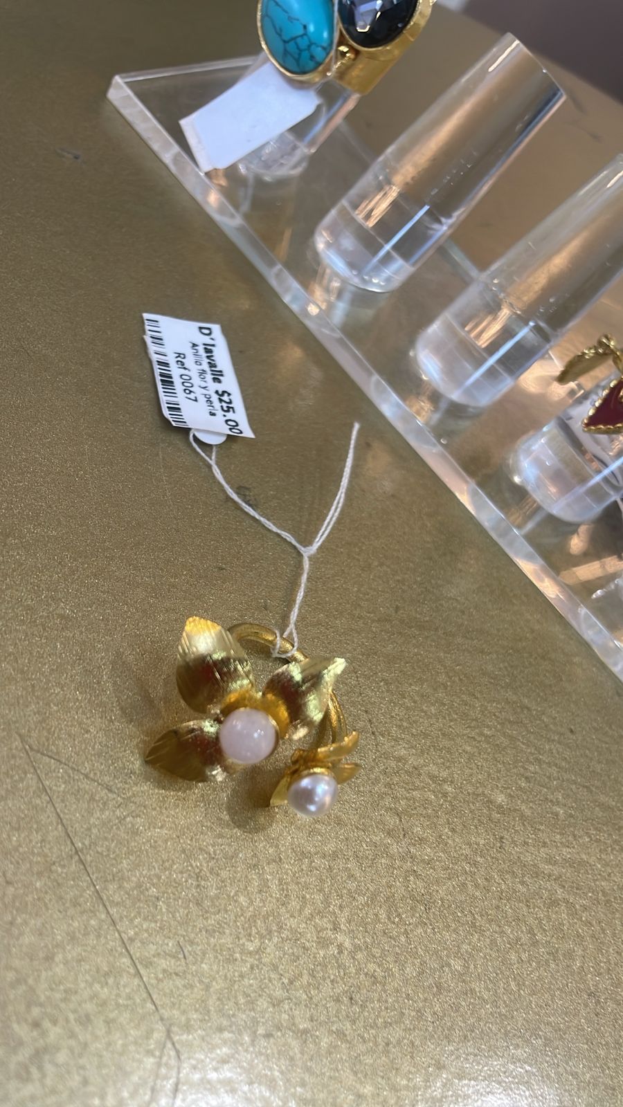 Anillo de flor y perla
