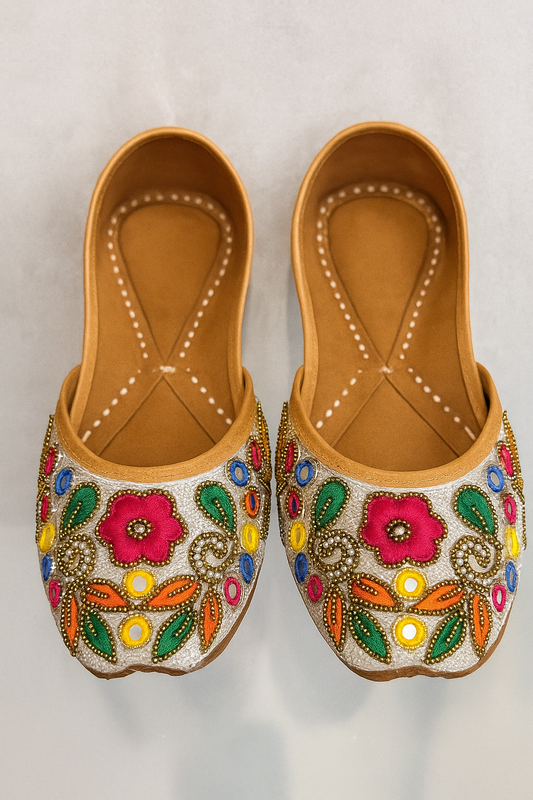Alquiler Juttis Florales - Zapatos de la India